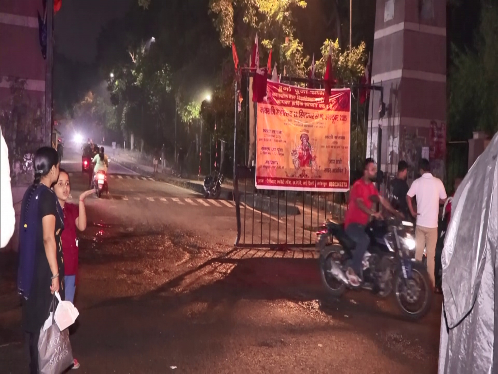 Visuals from outside JNU campus (Photo/ANI) Visuals from outside JNU campus (Photo/ANI)
