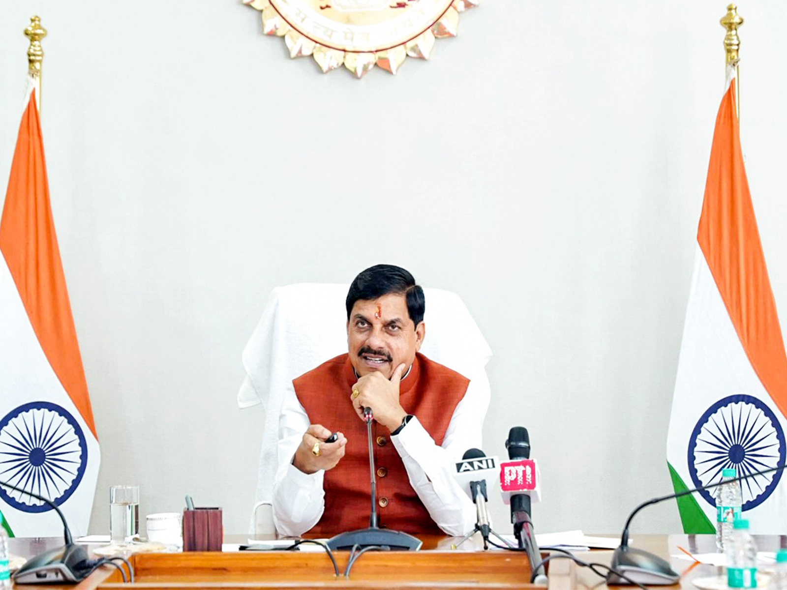 MP CM Mohan Yadav is transferring the relief amount to farmers (Photo/ANI) MP CM Mohan Yadav is transferring the relief amount to farmers (Photo/ANI)