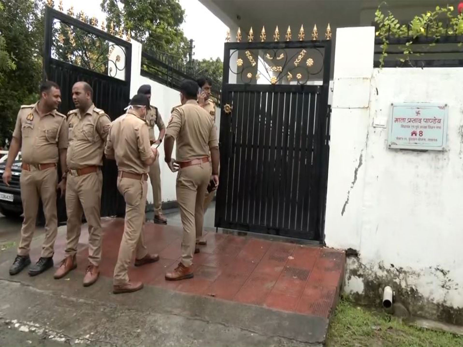 Police deployed ahead of a visit of a SP delegation to Bareilly (Photo/ANI) Police deployed ahead of a visit of a SP delegation to Bareilly (Photo/ANI)