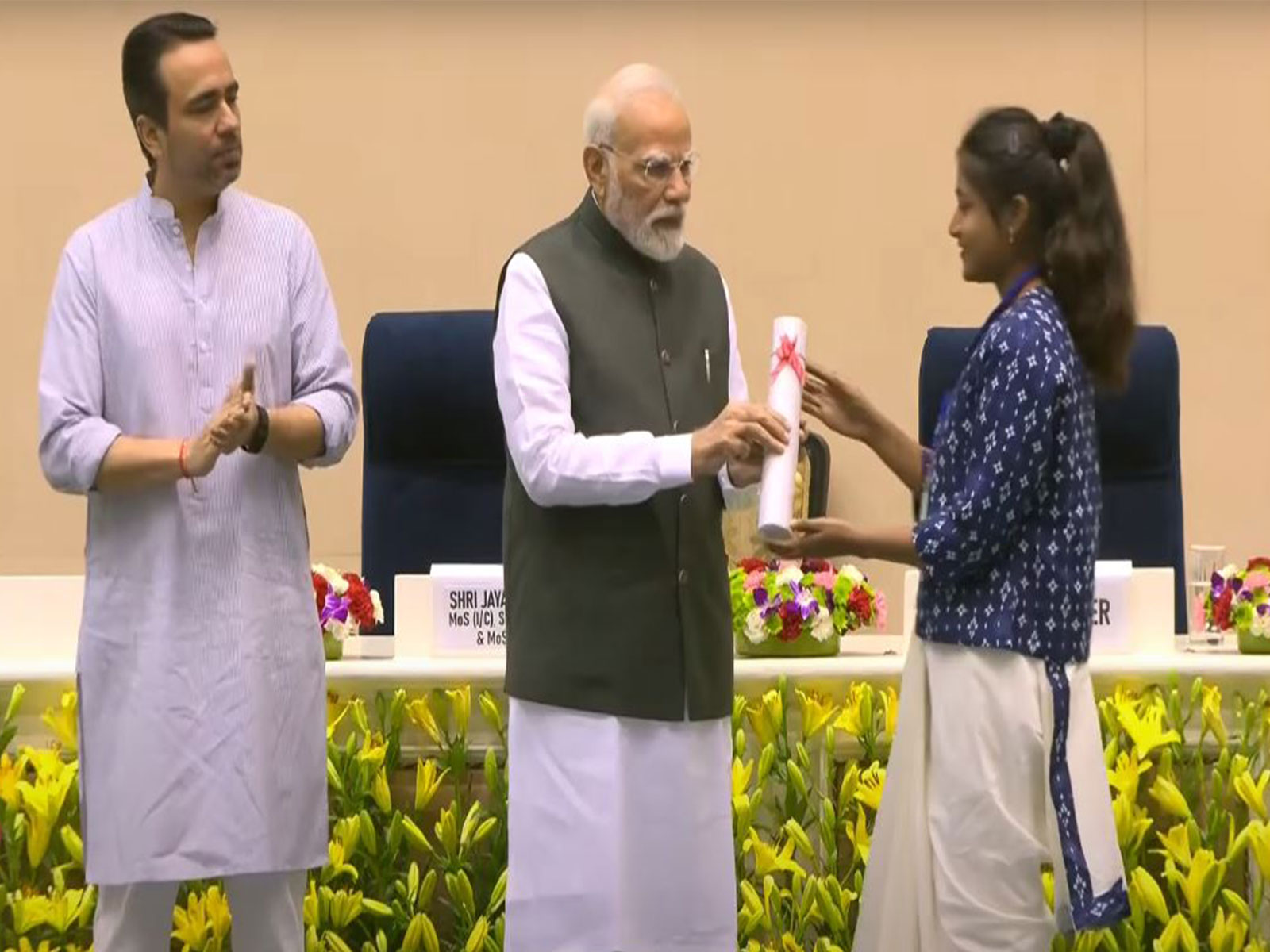 PM Narendra Modi felicitates toppers from ITIs (Photo/DD) PM Narendra Modi felicitates toppers from ITIs (Photo/DD)