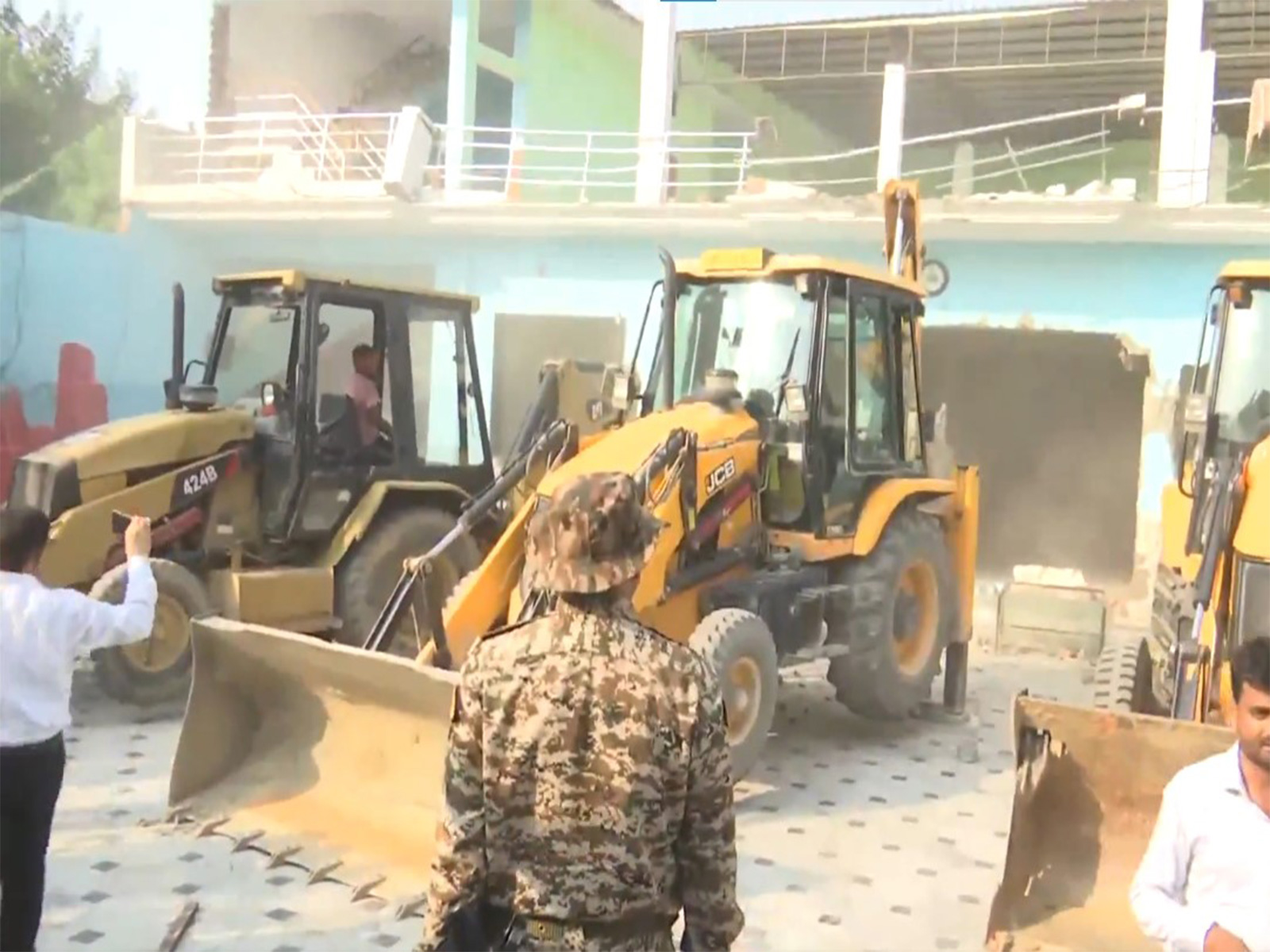 Bulldozer action on the property of Dr Nafees in Bareilly (Photo/ANI) Bulldozer action on the property of Dr Nafees in Bareilly (Photo/ANI)