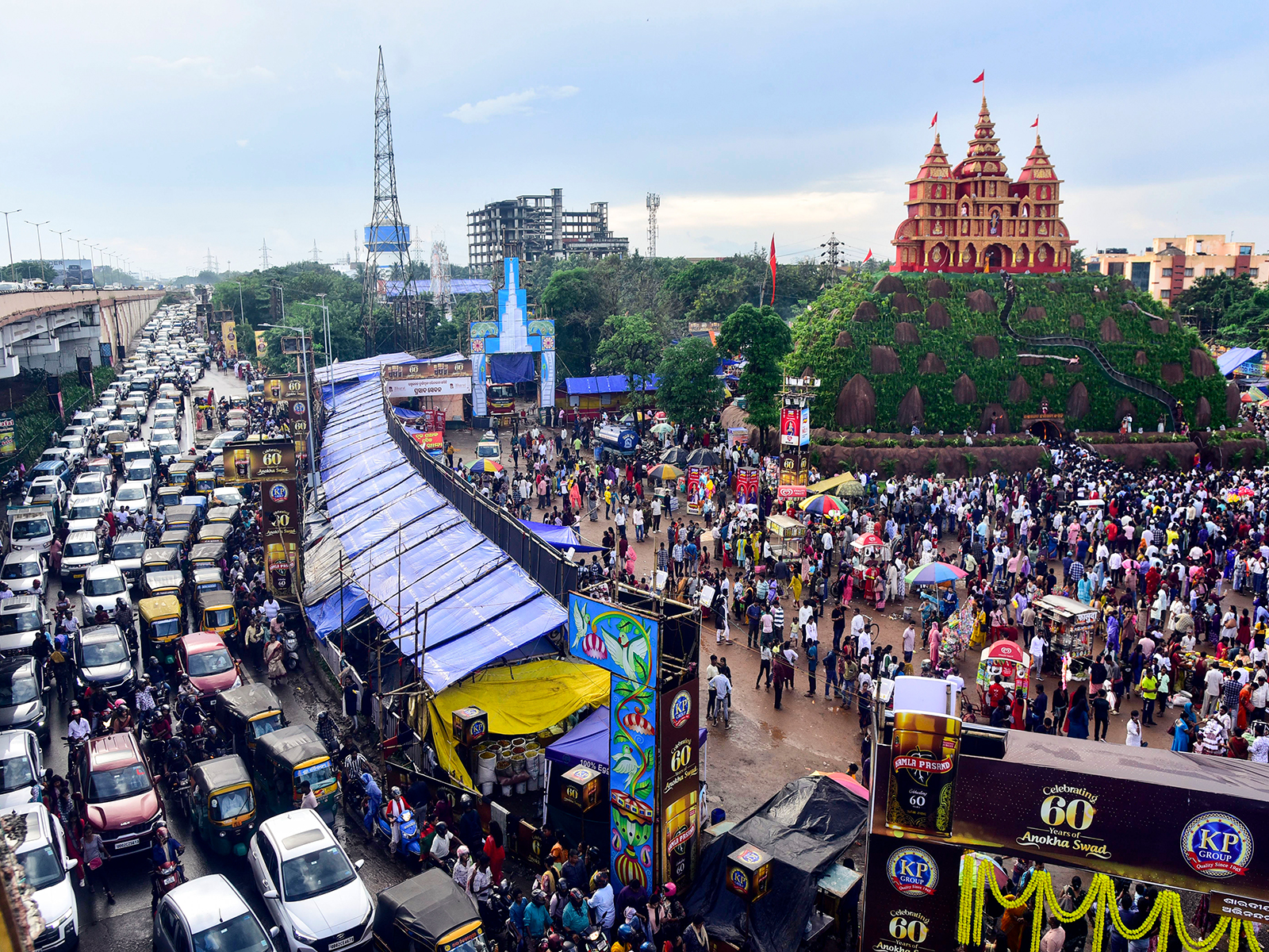 Devotees throng a community puja pandal to offer prayers on Maha Navami in Bhubaneswar (File Photo/ANI) Devotees throng a community puja pandal to offer prayers on Maha Navami in Bhubaneswar (File Photo/ANI)