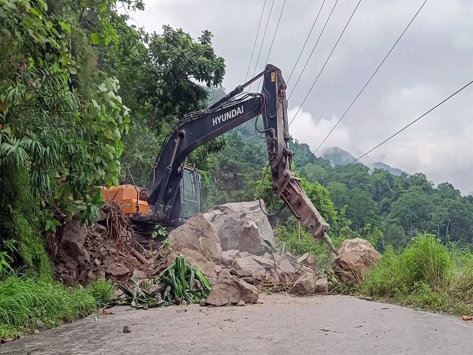 Road clearance work underway after landslide triggered by incessant rainfall at Kalijhora along NH10 in Kalimpong (File Photo/ANI) Road clearance work underway after landslide triggered by incessant rainfall at Kalijhora along NH10 in Kalimpong (File Photo/ANI)