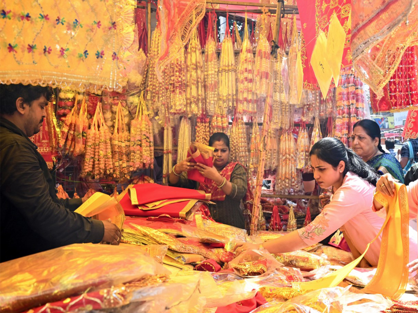 Women buying festival decorative items (File Photo/ANI) Women buying festival decorative items (File Photo/ANI)