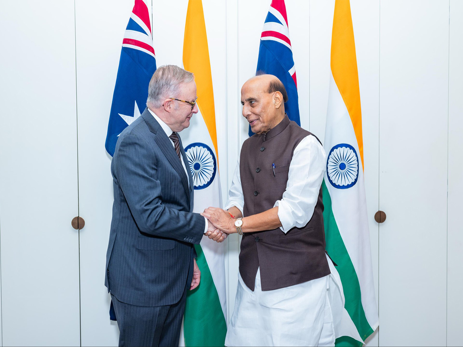 Defence Minister Rajnath Singh meets Australian PM Anthony Albanese (Photo/X@rajnathsingh) Defence Minister Rajnath Singh meets Australian PM Anthony Albanese (Photo/X@rajnathsingh)