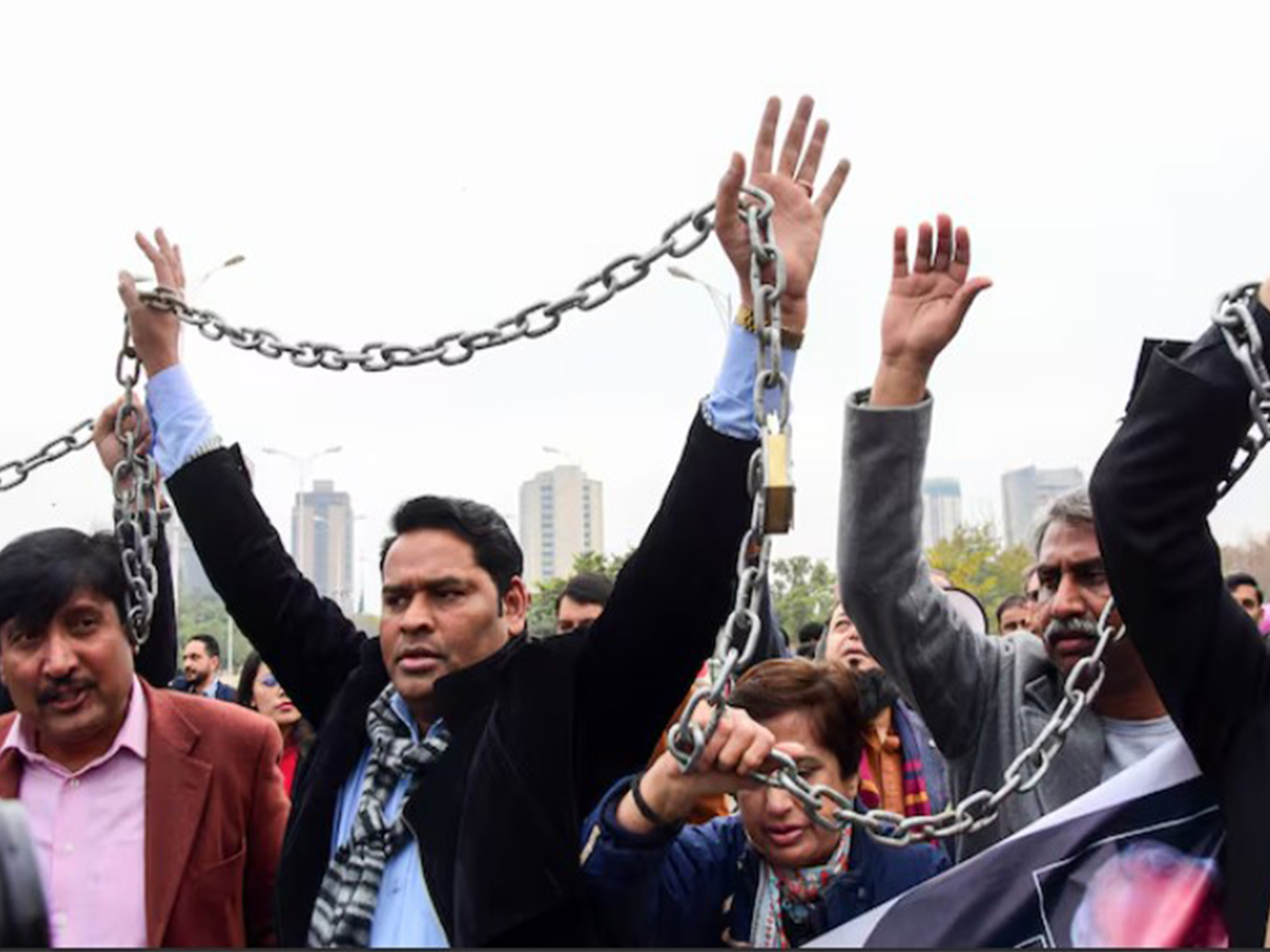 Pakistani journalists rally against what they call, curbing press freedom (Photo/ Reuters) Pakistani journalists rally against what they call, curbing press freedom (Photo/ Reuters)