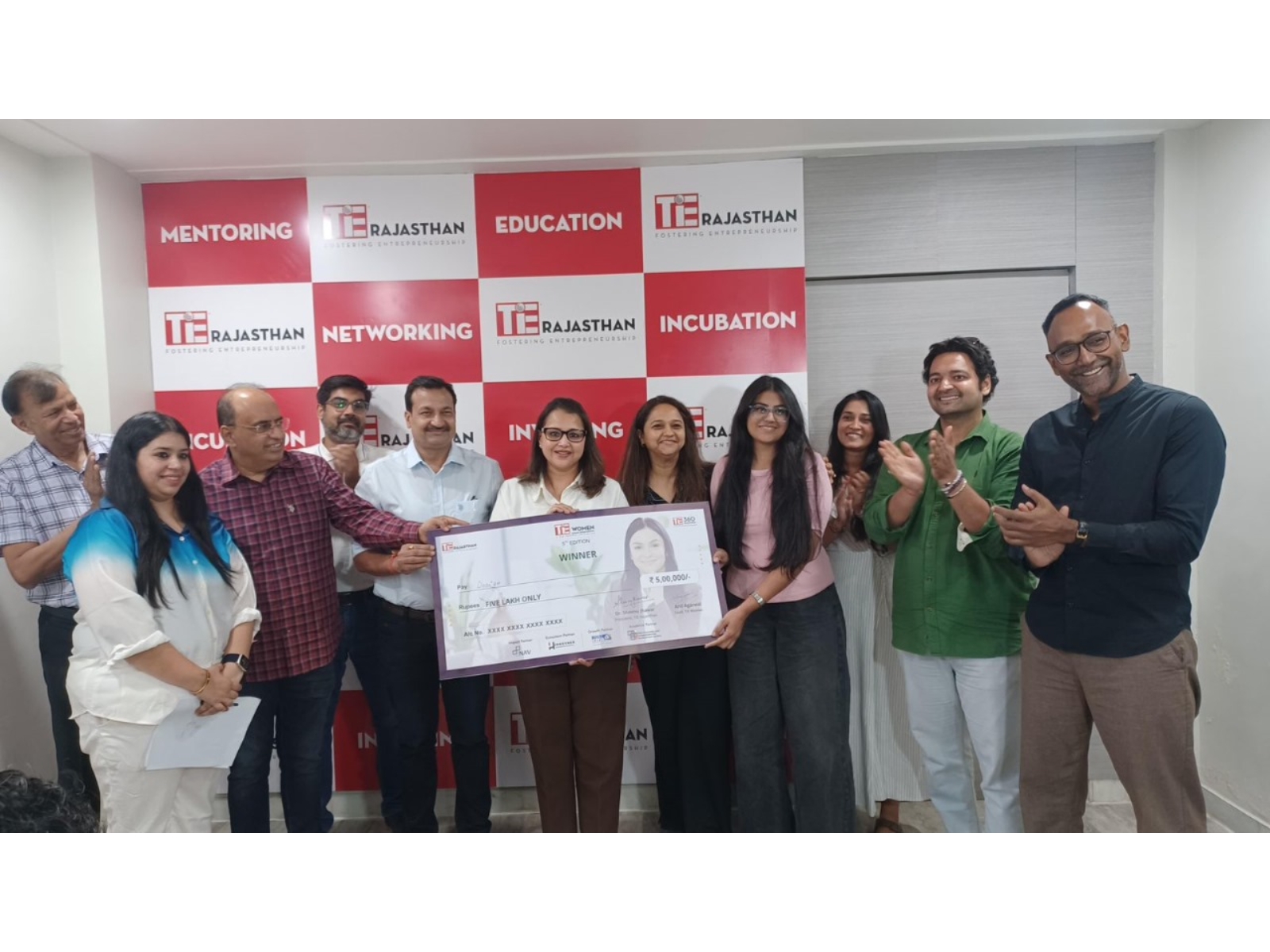 Winner Pooja Vishnoi Receives ₹5 Lakh Equity-Free Grant Winner Pooja Vishnoi Receives ₹5 Lakh Equity-Free Grant