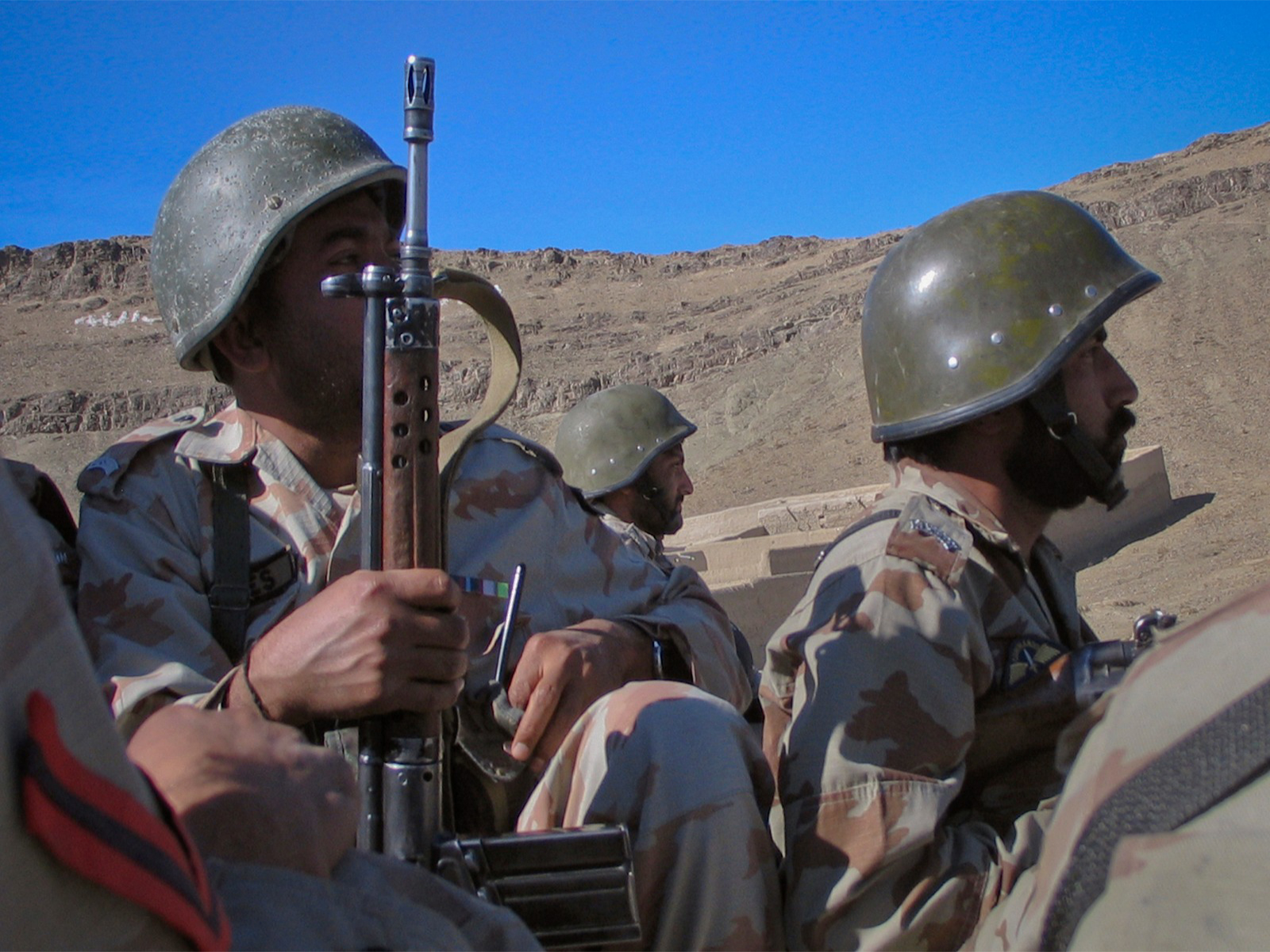 File Photor of Pakistani soldiers along Pak-Afghan border (Photo/ Reuters) File Photor of Pakistani soldiers along Pak-Afghan border (Photo/ Reuters)