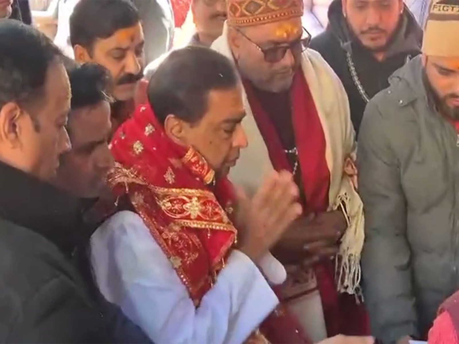 Indian businessman Mukesh Ambani offer prayers at Badrinath dham (Photo: ANI) Indian businessman Mukesh Ambani offer prayers at Badrinath dham (Photo: ANI)
