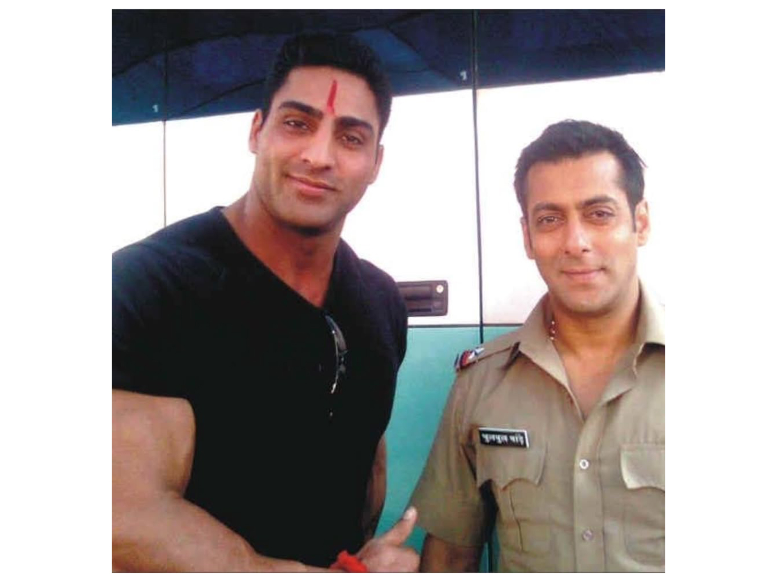 Actor Salman Khan with late bodybuilder Varinder (Image soure: Salman's X account) Actor Salman Khan with late bodybuilder Varinder (Image soure: Salman's X account)