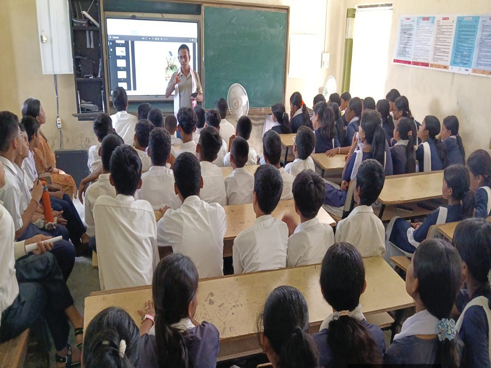 'Hogun Mitra' campaign in Sivasagar educates future stewards on vultures. (Photo/ANI) 'Hogun Mitra' campaign in Sivasagar educates future stewards on vultures. (Photo/ANI)
