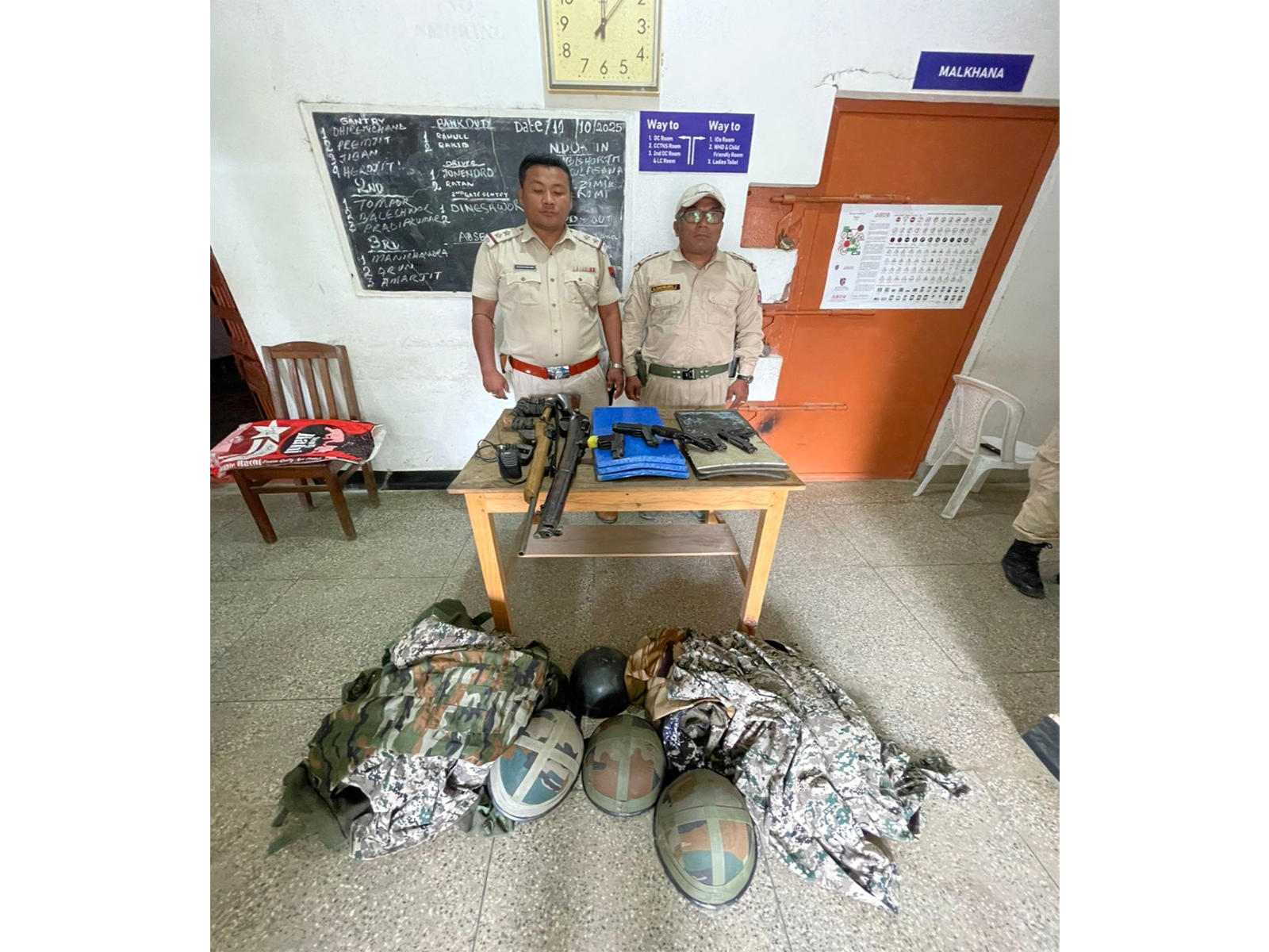 Manipur Police with arms and ammunition recovered (Photo/X@manipur_police) Manipur Police with arms and ammunition recovered (Photo/X@manipur_police)