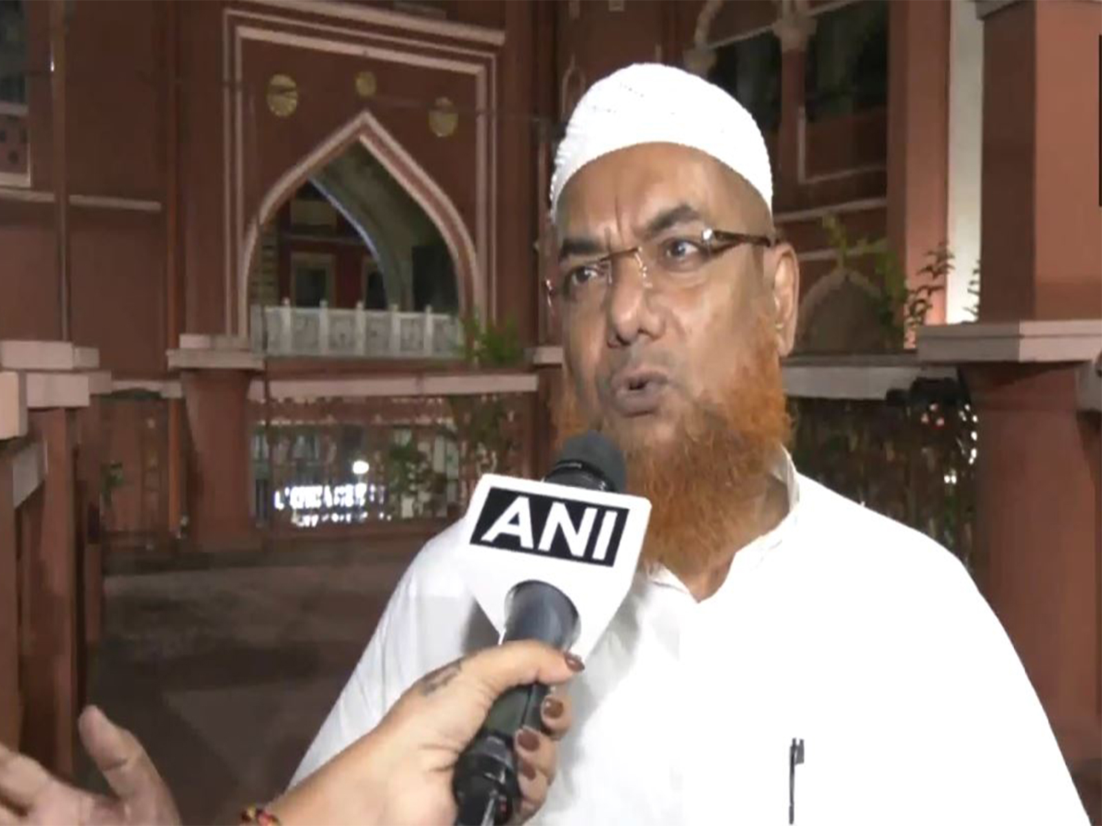 Imam Maulana Mohammad Shafique Qazmi, Nakhoda Masjid (Photo/ANI) Imam Maulana Mohammad Shafique Qazmi, Nakhoda Masjid (Photo/ANI)