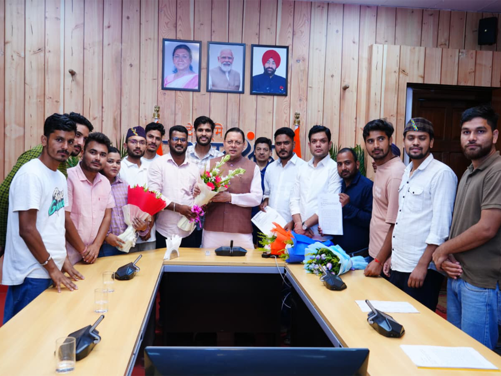 Chief Minister Pushkar Singh Dhami meets delegation (Photo: Uttarakhand CMO) Chief Minister Pushkar Singh Dhami meets delegation (Photo: Uttarakhand CMO)