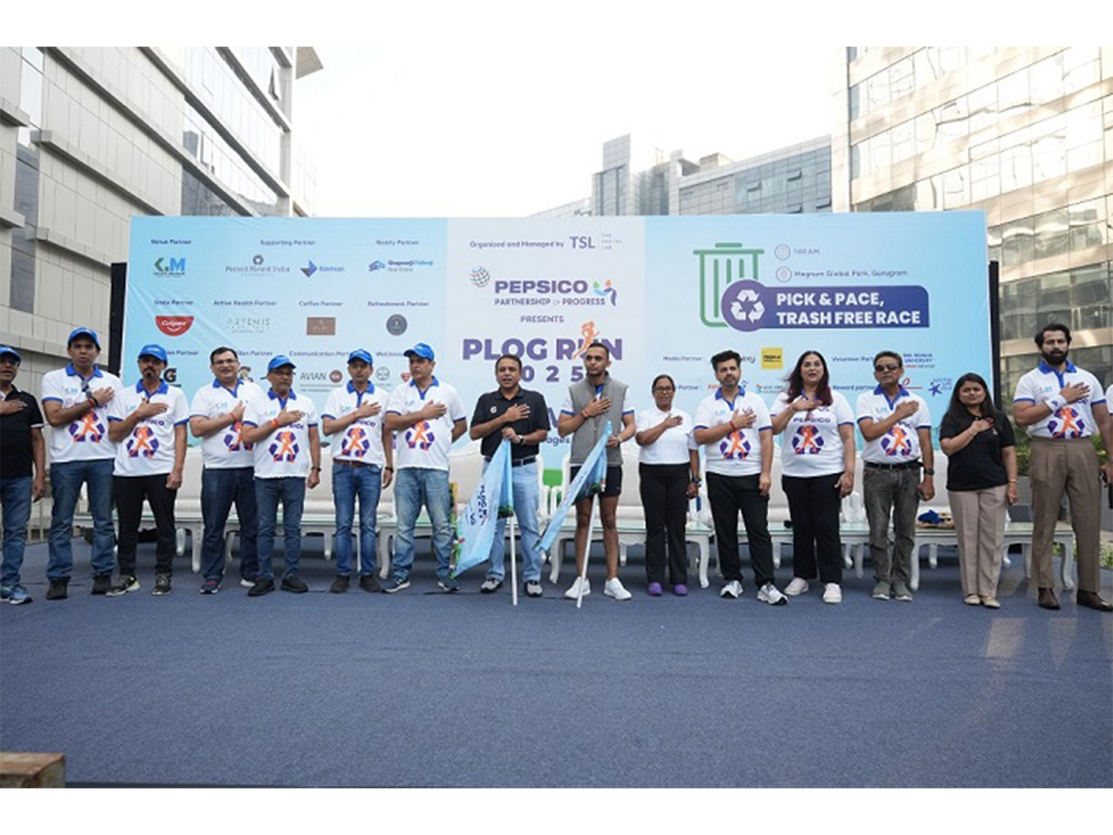 Jagrut Kotecha, CEO, PepsiCo India and South Asia and partners take the lead in driving the sustainability pledge for the Plog Run Jagrut Kotecha, CEO, PepsiCo India and South Asia and partners take the lead in driving the sustainability pledge for the Plog Run