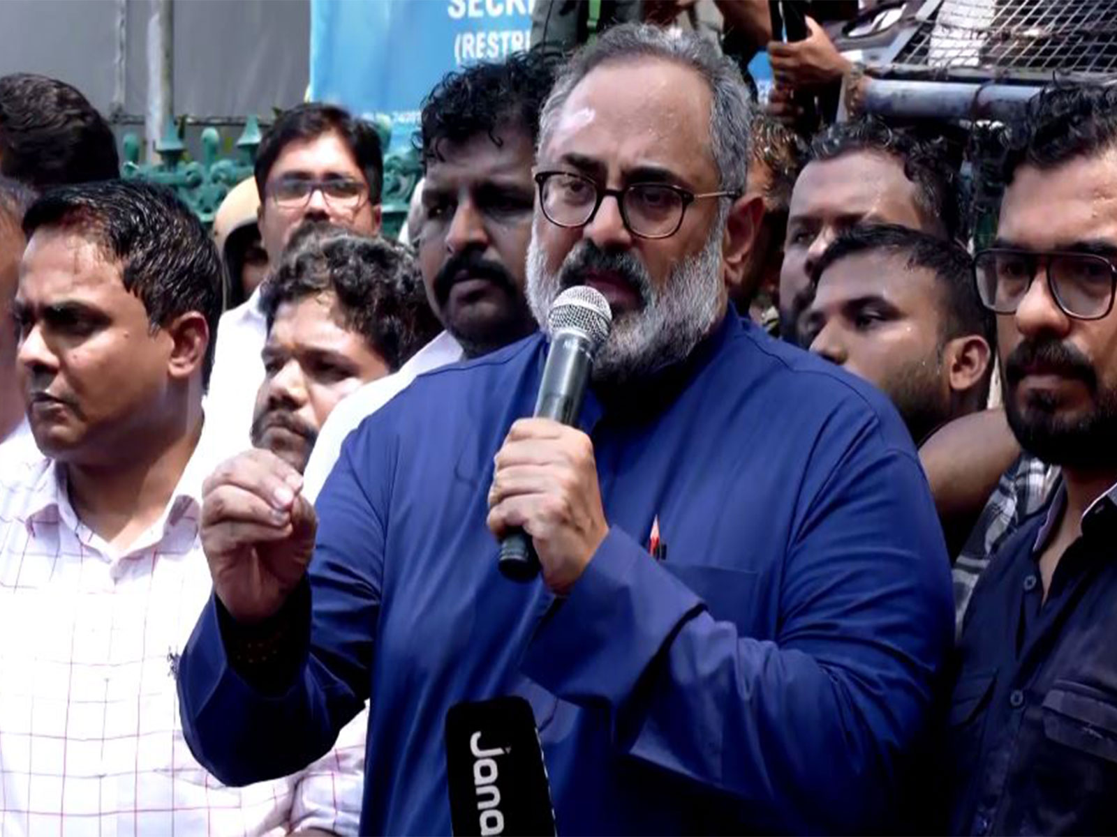 BJP Kerala State President Rajeev Chandrasekhar leading the BJYM protest (Photo/ANI) BJP Kerala State President Rajeev Chandrasekhar leading the BJYM protest (Photo/ANI)