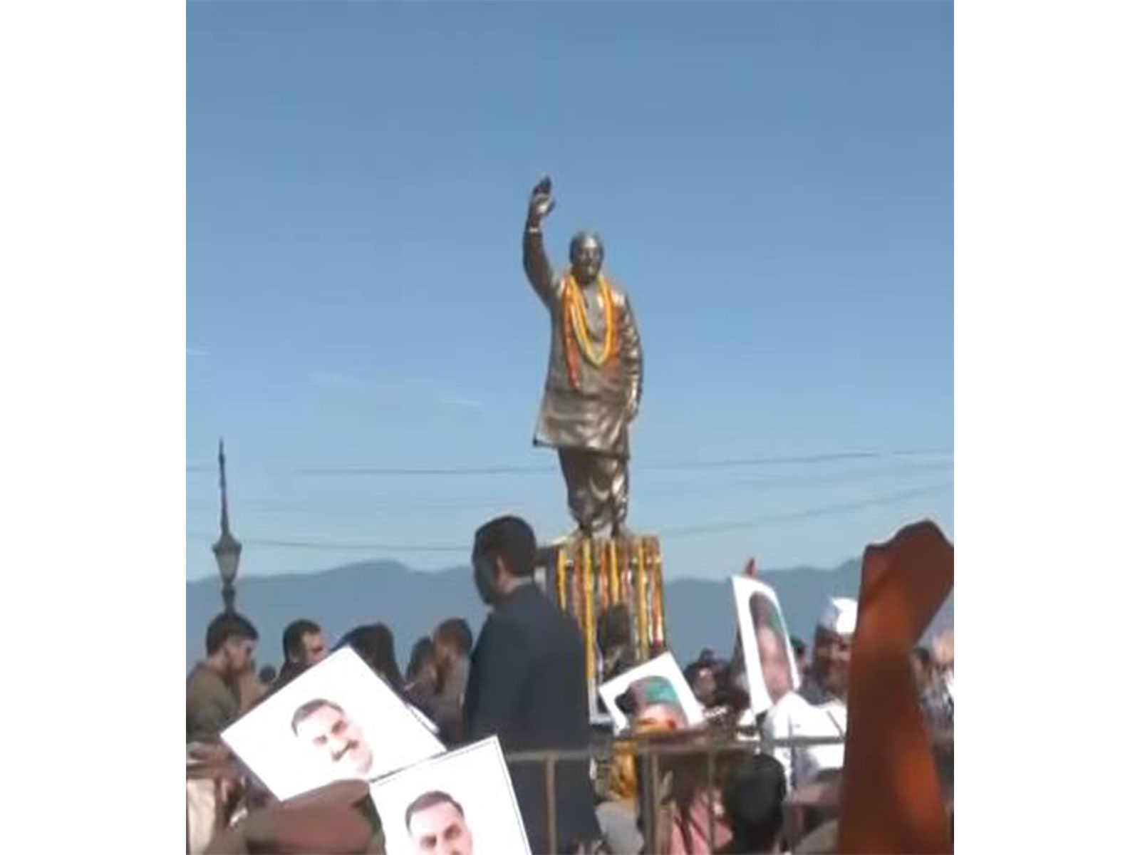 Statue of former Chief Minister Vibhadra Singh (Photo/ANI) Statue of former Chief Minister Vibhadra Singh (Photo/ANI)