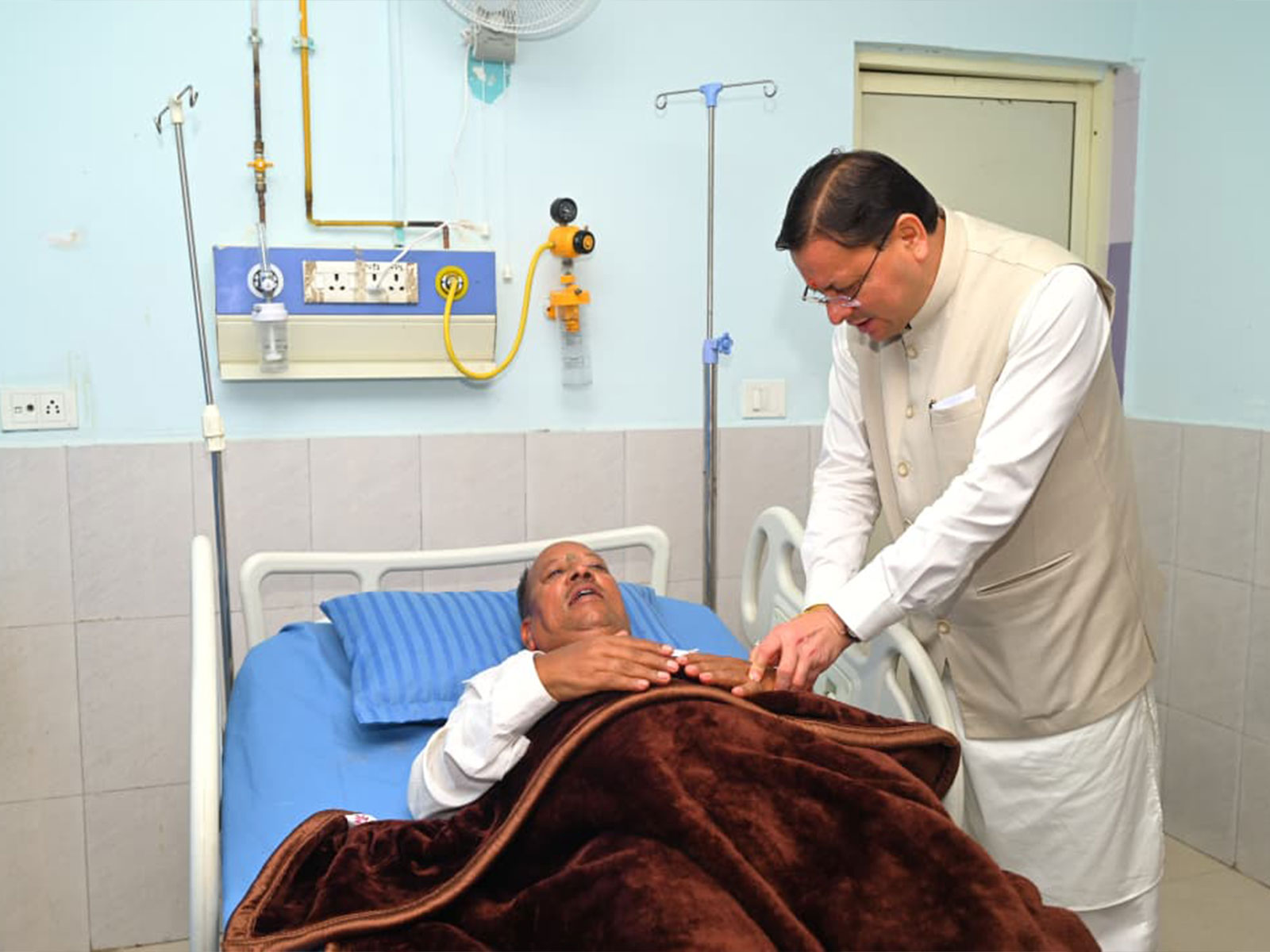Uttarakhand CM visiting MLA Fakir Ram in hospital (Photo/ANI) Uttarakhand CM visiting MLA Fakir Ram in hospital (Photo/ANI)