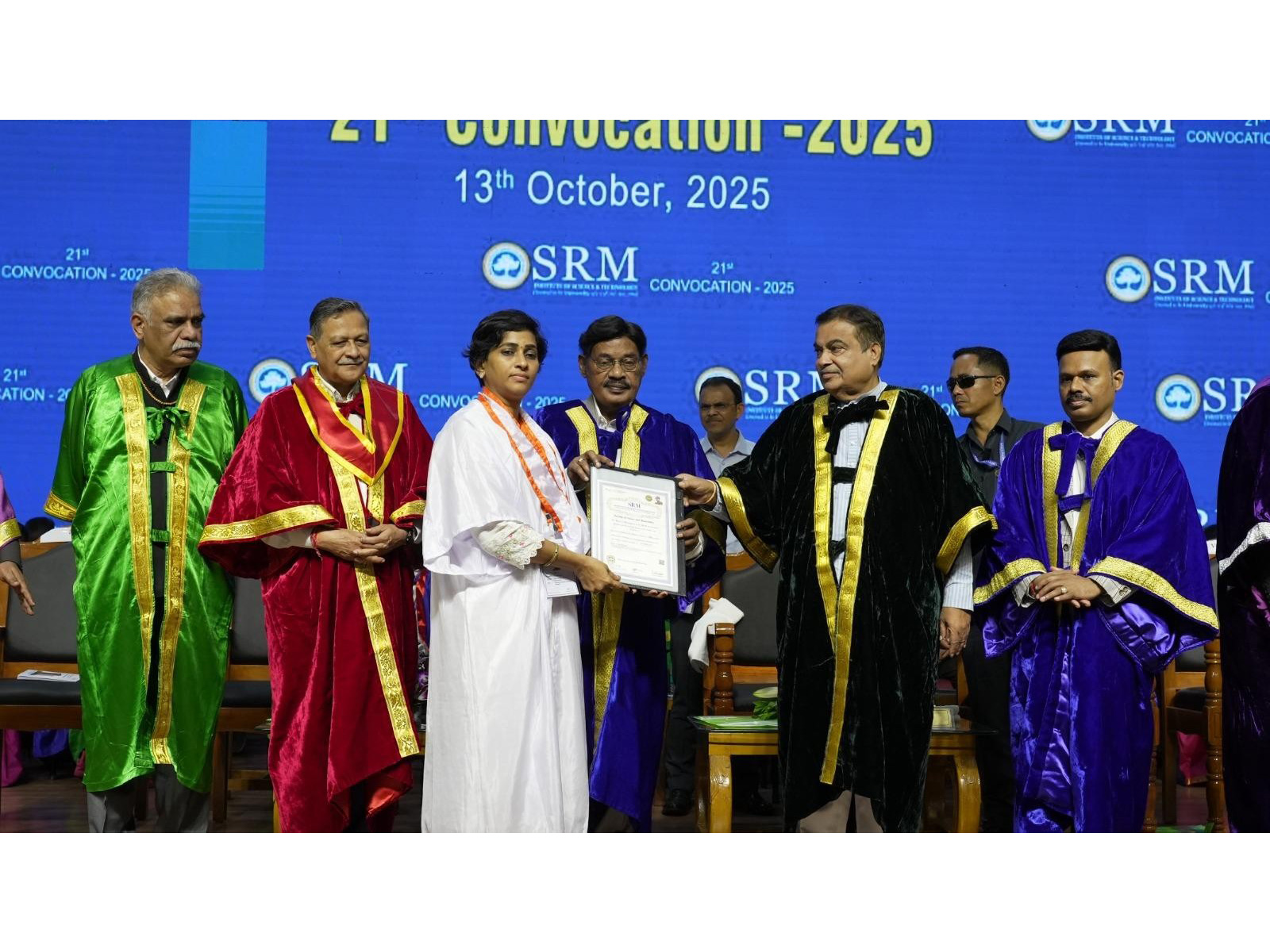 Union Minister Shri Nitin Gadkari along with Chancellor SRMIST gracing the Convocation Union Minister Shri Nitin Gadkari along with Chancellor SRMIST gracing the Convocation