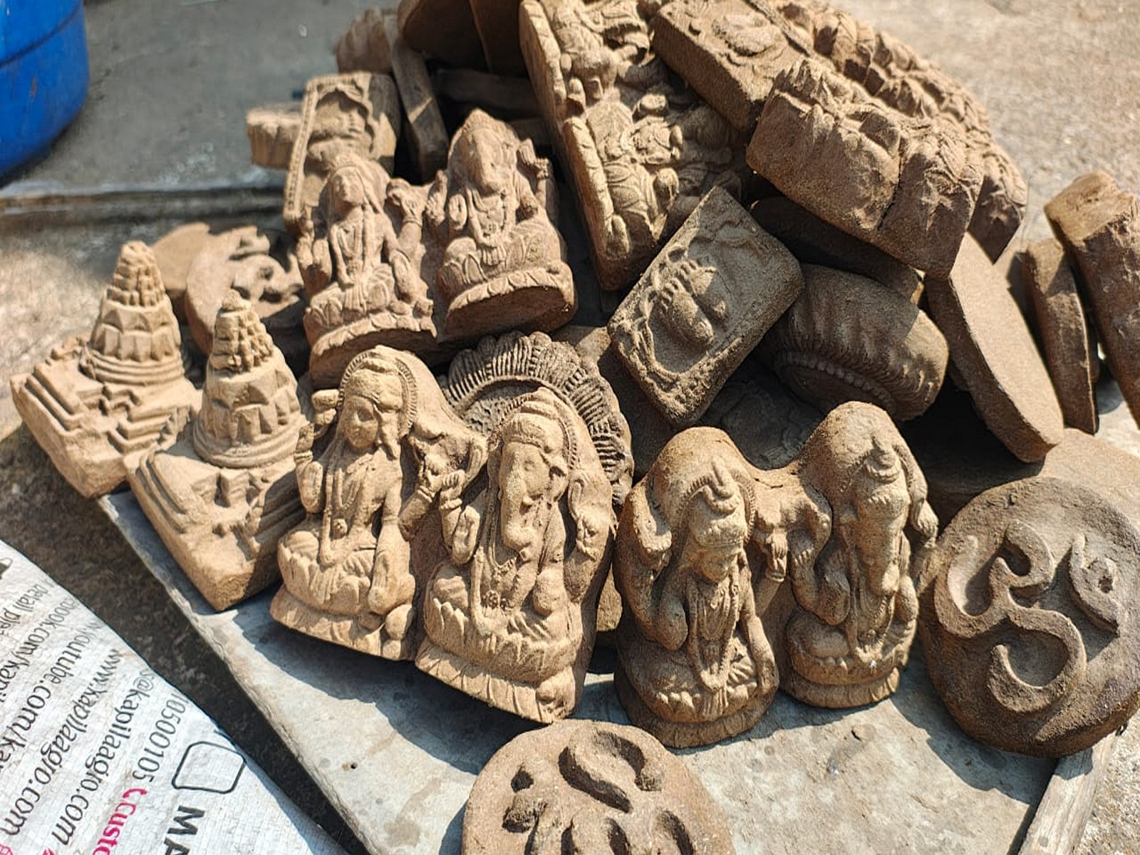 Idols prepared from Cow Dung (Photo/ANI) Idols prepared from Cow Dung (Photo/ANI)