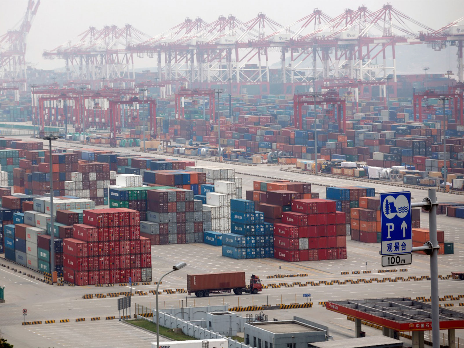 A container area is seen at the Yangshan Deep Water Port, south of Shanghai (Photo/Reuters) A container area is seen at the Yangshan Deep Water Port, south of Shanghai (Photo/Reuters)
