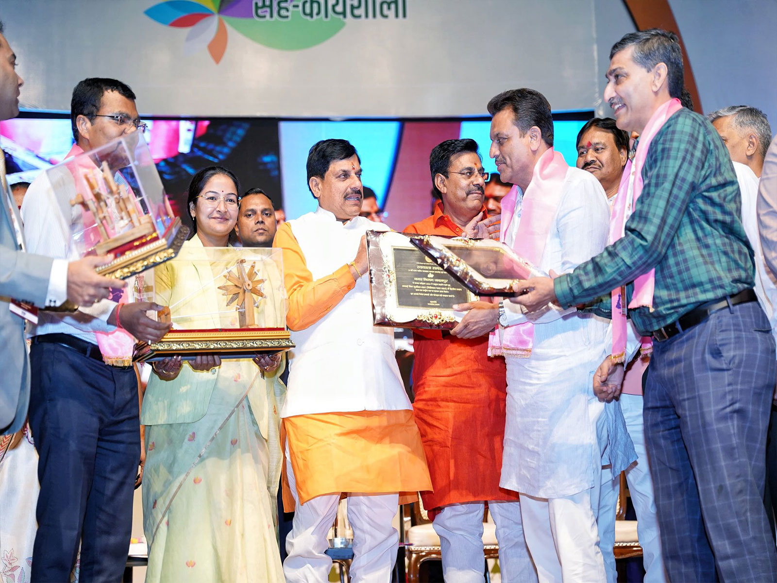 MP CM Mohan Yadav is honouring those contributed in Cleanliness (Photo/ X @DrMohanYadav51) MP CM Mohan Yadav is honouring those contributed in Cleanliness (Photo/ X @DrMohanYadav51)