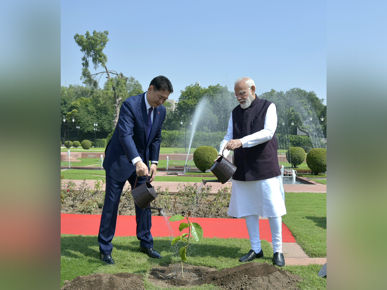 Prime Minister Narendra Modi and Mongolian President Khurelsukh Ukhnaa (Photo: X@MEAIndia) Prime Minister Narendra Modi and Mongolian President Khurelsukh Ukhnaa (Photo: X@MEAIndia)