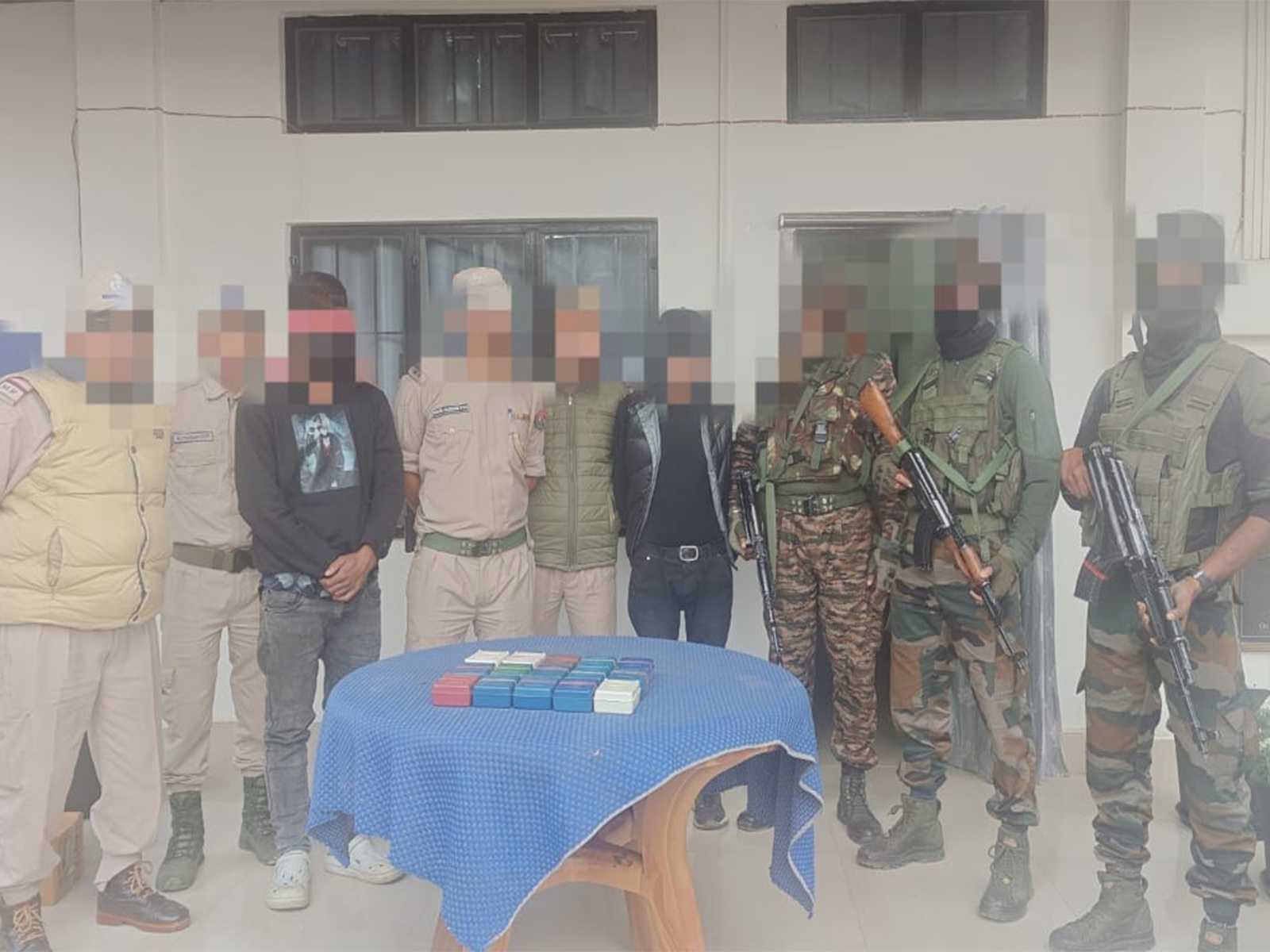 Assam Rifles apprehends six drug peddlers (Photo/Assam Rifles) Assam Rifles apprehends six drug peddlers (Photo/Assam Rifles)