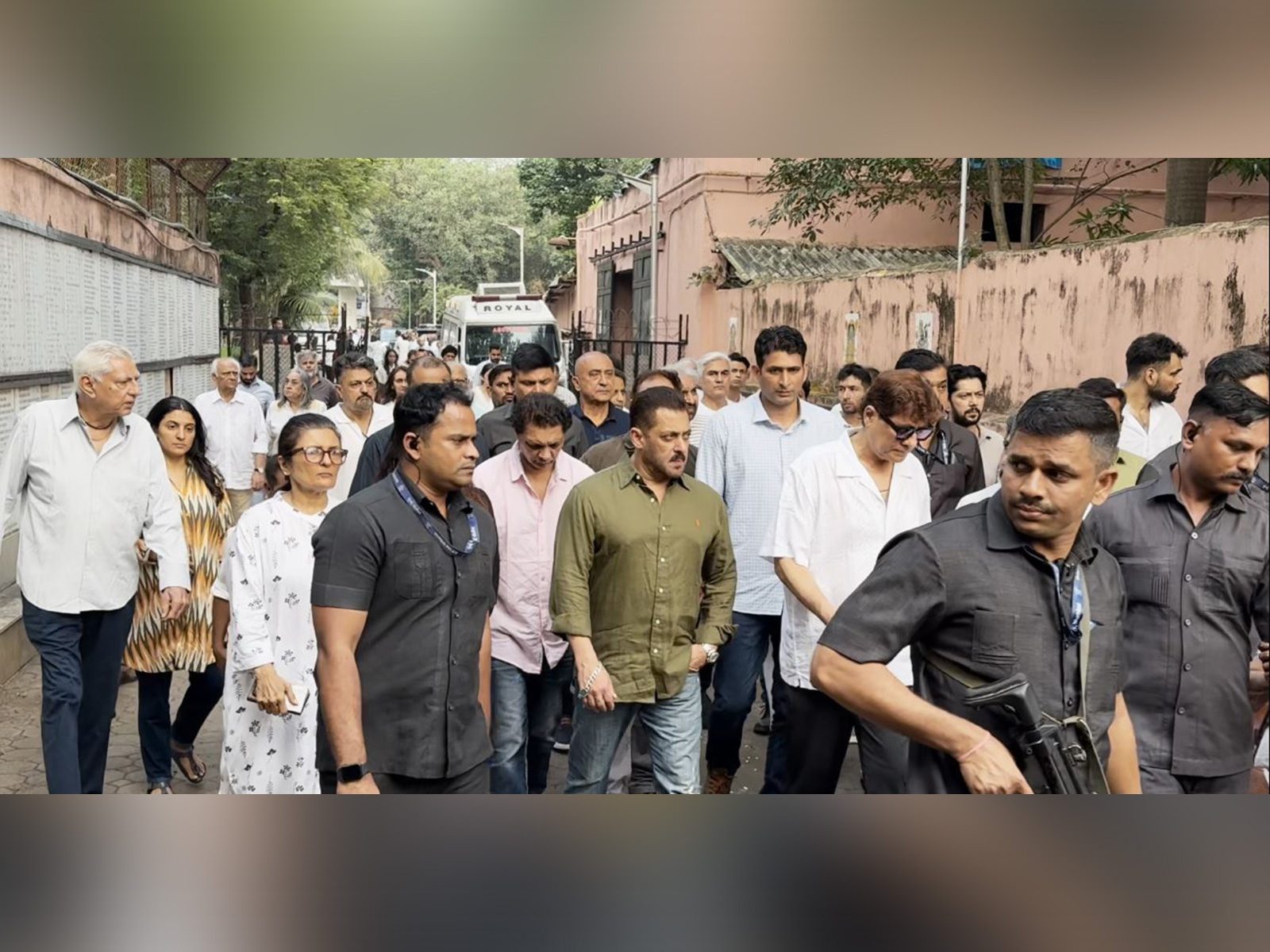 Salman Khan at Pankaj Dheer funeral (Photo: ANI) Salman Khan at Pankaj Dheer funeral (Photo: ANI)