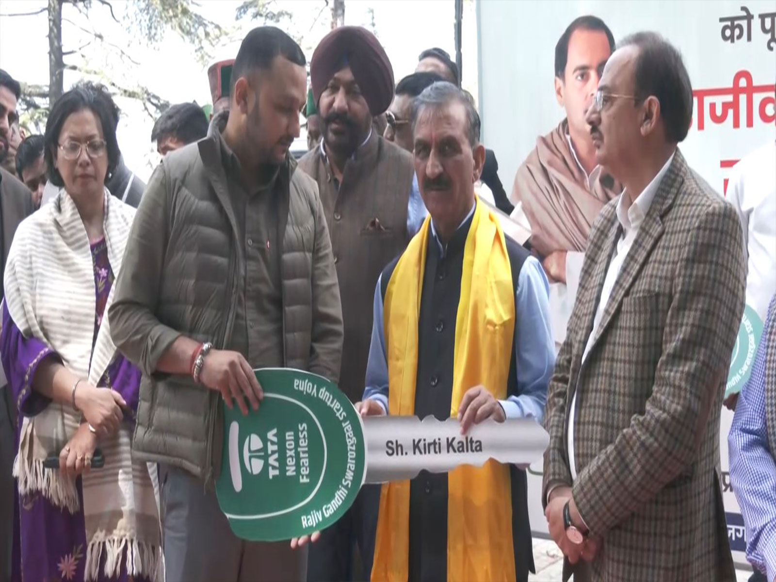 Himachal Pradesh Chief Minister Sukhvinder Singh Sukhu launches fleet of electric taxis (Photo/ANI) Himachal Pradesh Chief Minister Sukhvinder Singh Sukhu launches fleet of electric taxis (Photo/ANI)