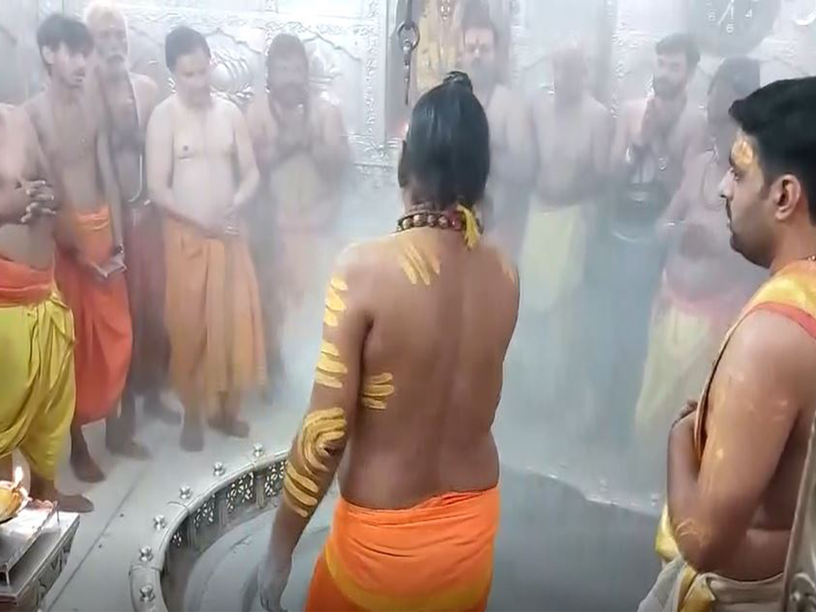 Bhasma Aarti  performed at the Mahakaleshwar Jyotirlinga Temple in Ujjain. (Photo/ANI) Bhasma Aarti  performed at the Mahakaleshwar Jyotirlinga Temple in Ujjain. (Photo/ANI)