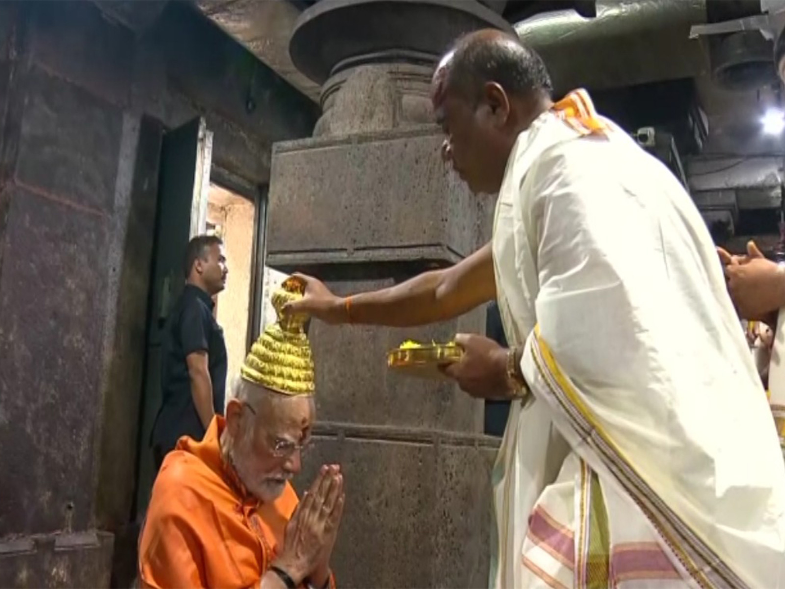 PM Modi performs pooja at Sri Bhramaramba Mallikarjuna Swamy Varla Devasthanam, Srisailam in Nandyal (Photo/ANI) PM Modi performs pooja at Sri Bhramaramba Mallikarjuna Swamy Varla Devasthanam, Srisailam in Nandyal (Photo/ANI)