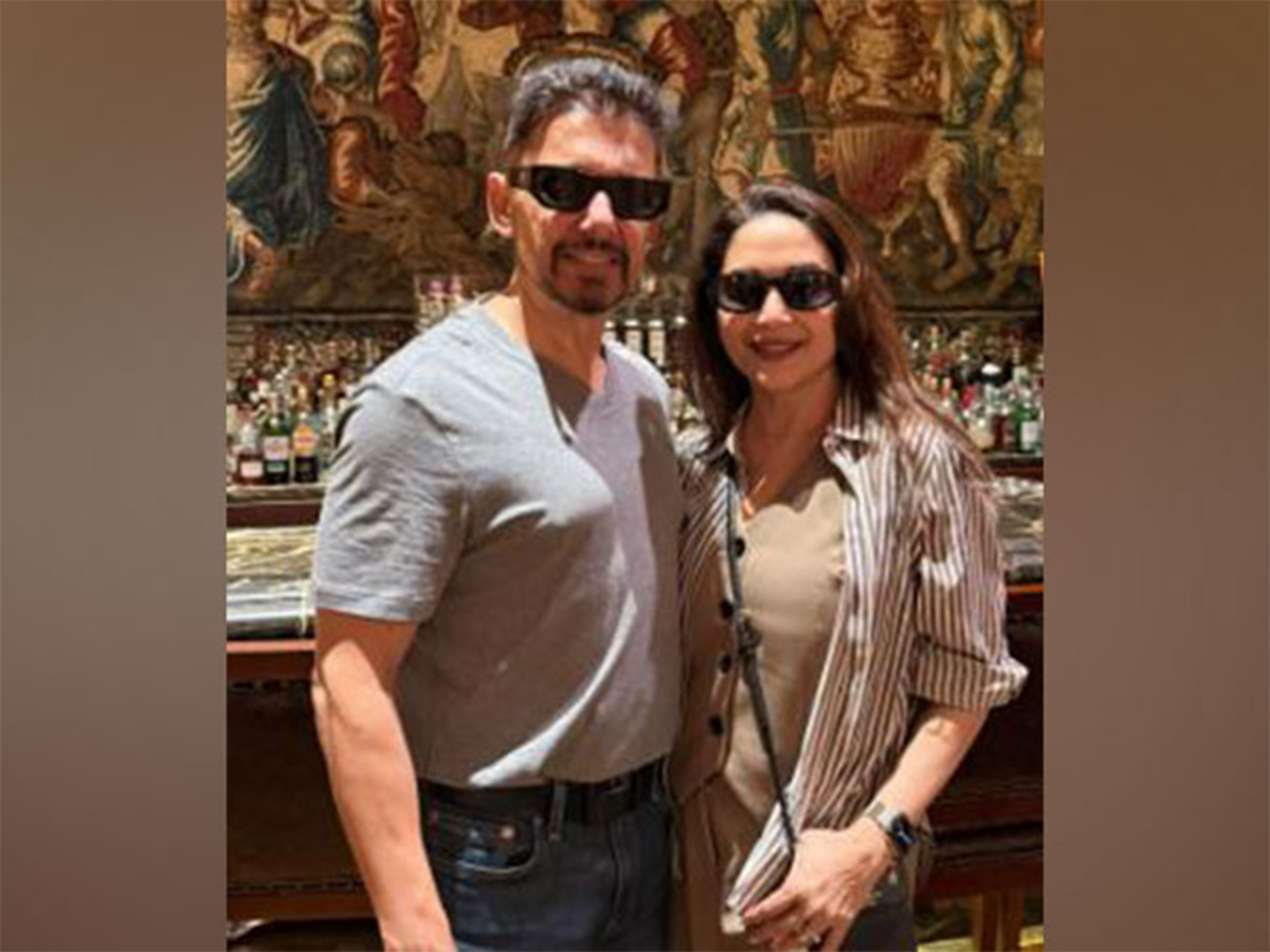Madhuri Dixit, Shriram Nene (Image Source: Instagram@madhuridixitnene) Madhuri Dixit, Shriram Nene (Image Source: Instagram@madhuridixitnene)