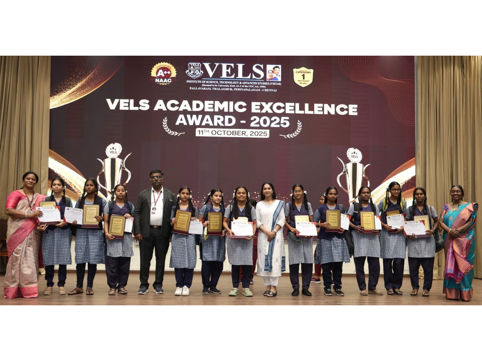 Dr. Preethaa Ganesh, Vice President, Vels Group of Institutions, presents mementos and certificates to students for their outstanding academic achievements Dr. Preethaa Ganesh, Vice President, Vels Group of Institutions, presents mementos and certificates to students for their outstanding academic achievements