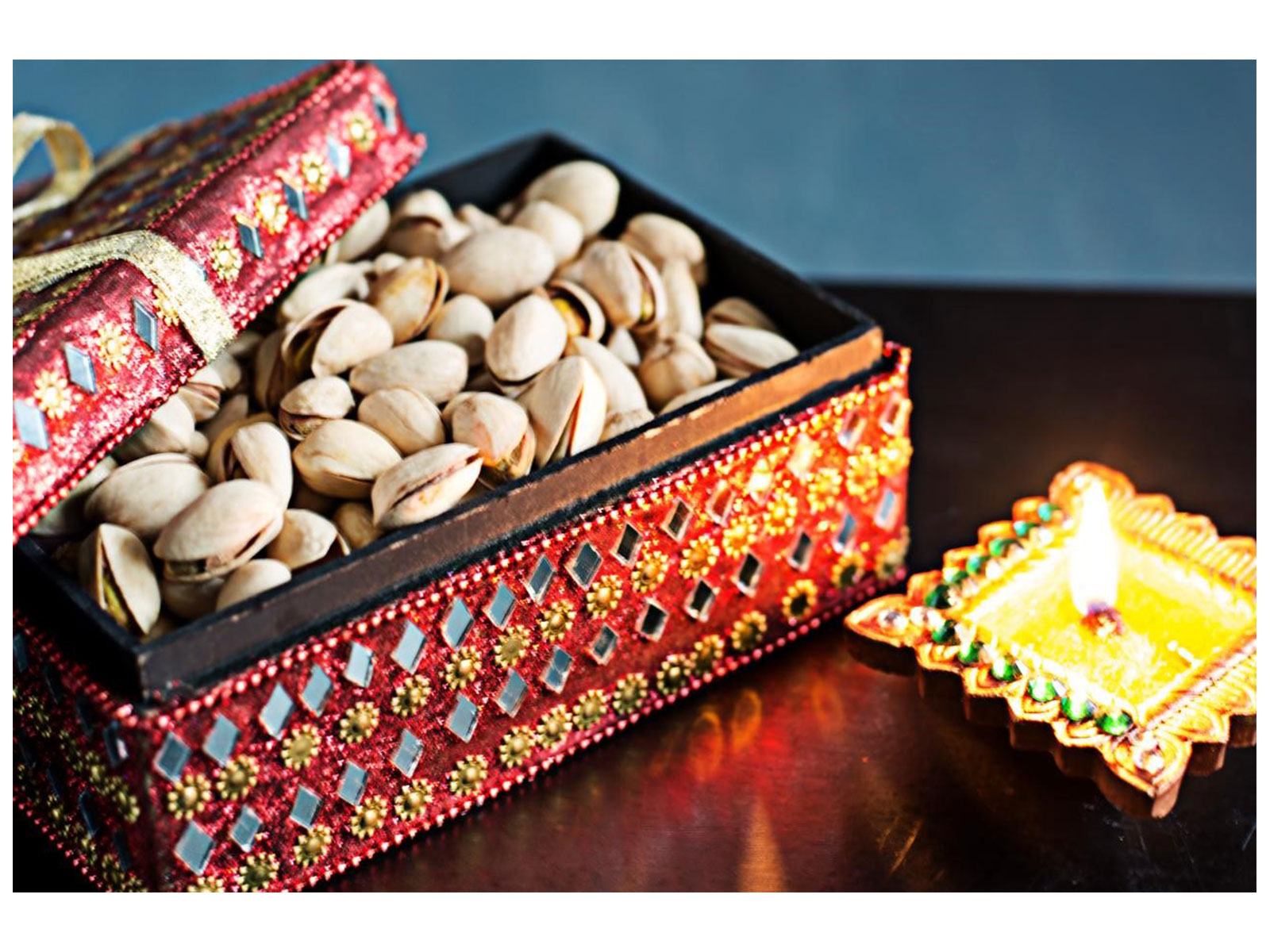 A Nutty Twist to Festive Feasts: Add Pistachios to Your Diwali Table A Nutty Twist to Festive Feasts: Add Pistachios to Your Diwali Table