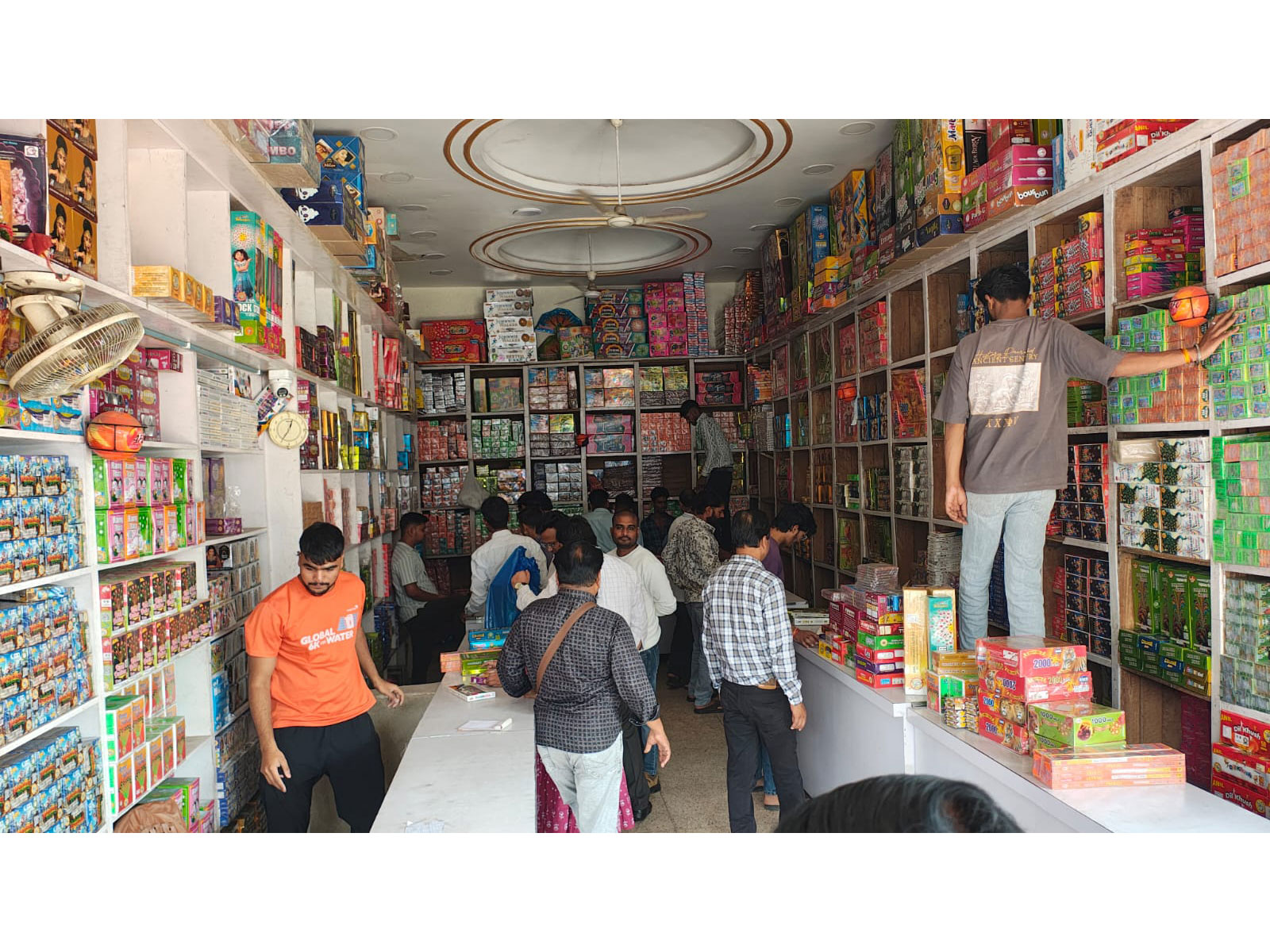 Firecracker shop in Bhopal(Photo/ANI) Firecracker shop in Bhopal(Photo/ANI)