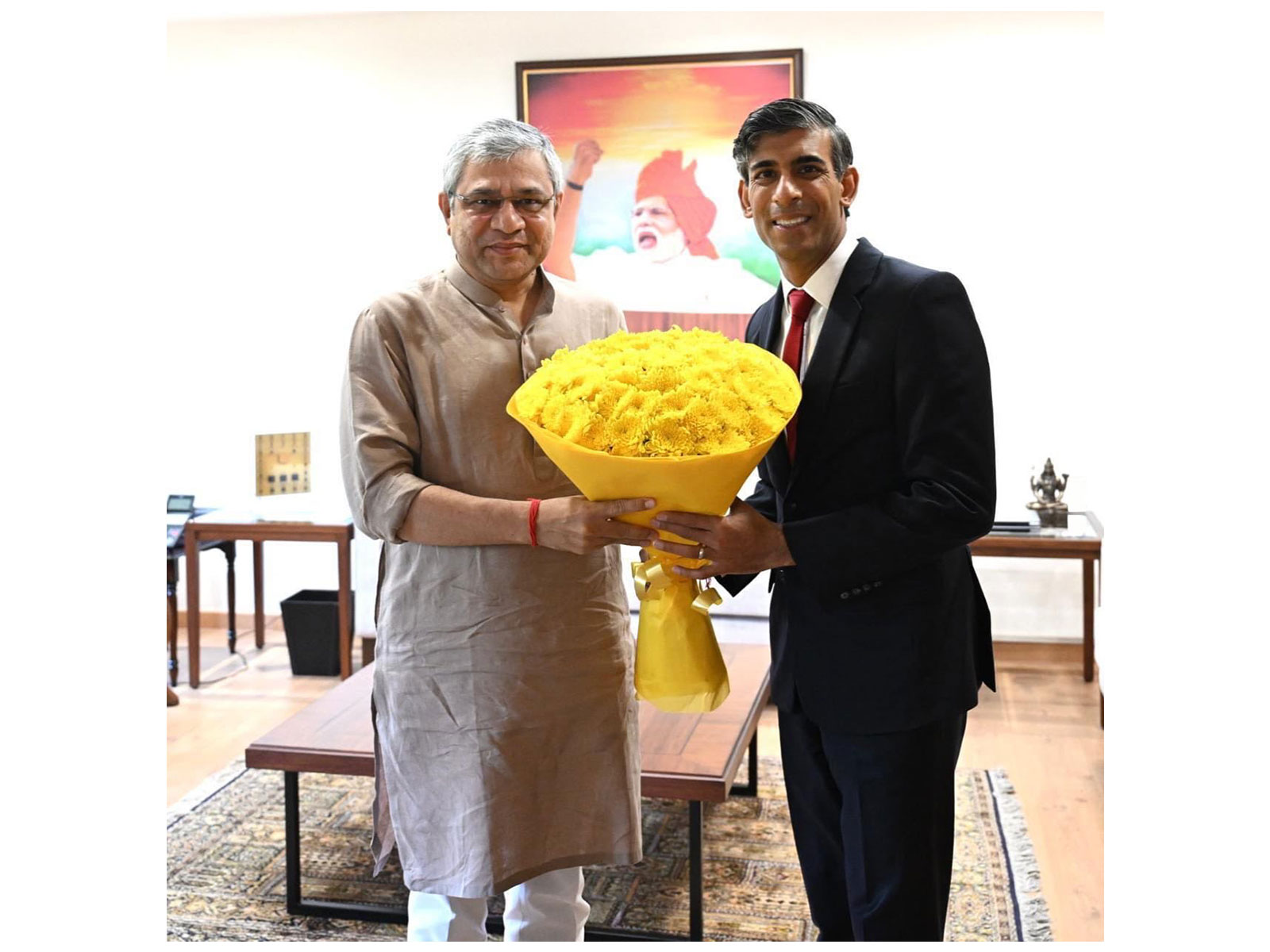 Ashwini Vaishnaw with former UK PM Rishi Sunak (Photo- X@AshwiniVaishnaw) Ashwini Vaishnaw with former UK PM Rishi Sunak (Photo- X@AshwiniVaishnaw)