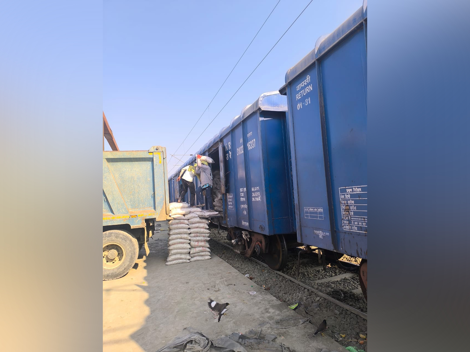 First-ever rail consignment of Industrial salt reaches Kashmir from Gujarat (Photo/ANI) First-ever rail consignment of Industrial salt reaches Kashmir from Gujarat (Photo/ANI)