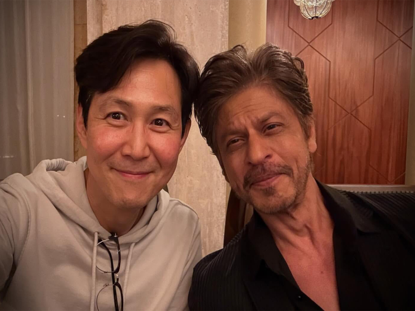 Squid Game actor Lee Jung Jae poses with SRK (Photo/Instagram@from_jjlee) Squid Game actor Lee Jung Jae poses with SRK (Photo/Instagram@from_jjlee)