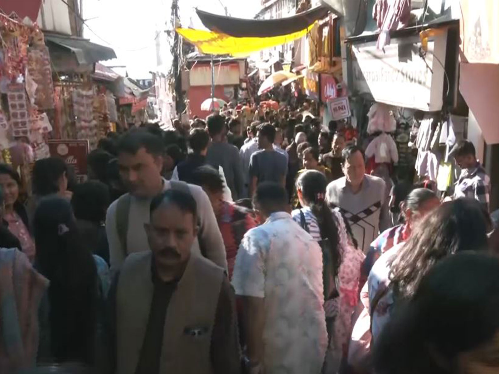 Visuals of market places in Himachal Pradesh on Dhanteras occassion (Photo/ANI) Visuals of market places in Himachal Pradesh on Dhanteras occassion (Photo/ANI)