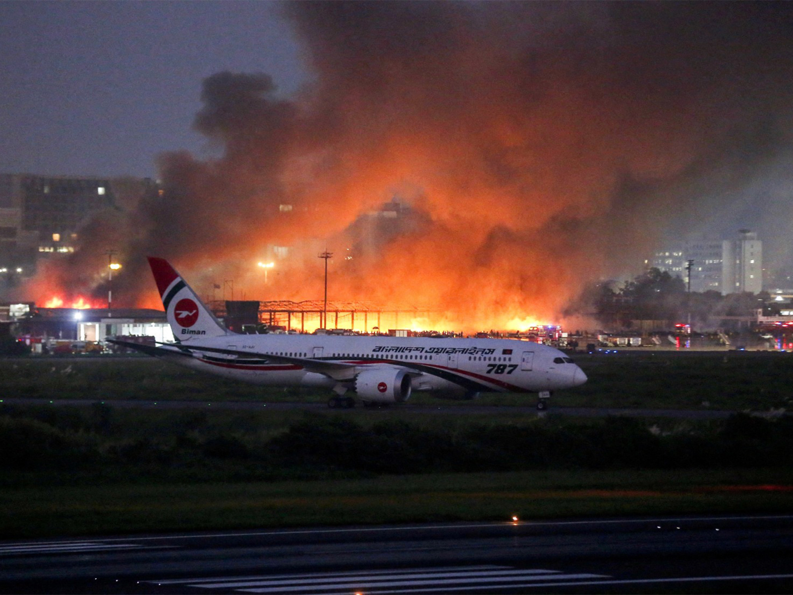 Fire at cargo bay of the Hazrat Shahjalal International Airport, in Dhaka (Photo/Reuters) Fire at cargo bay of the Hazrat Shahjalal International Airport, in Dhaka (Photo/Reuters)