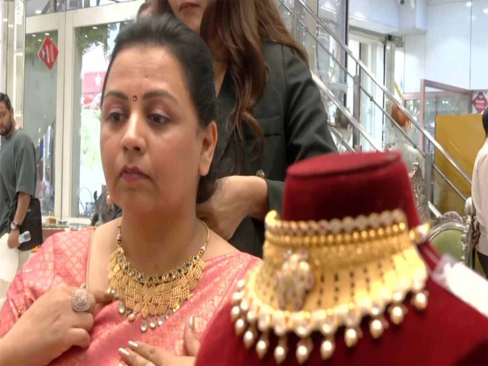 Dhanteras rush grips India (Photo/ANI) Dhanteras rush grips India (Photo/ANI)