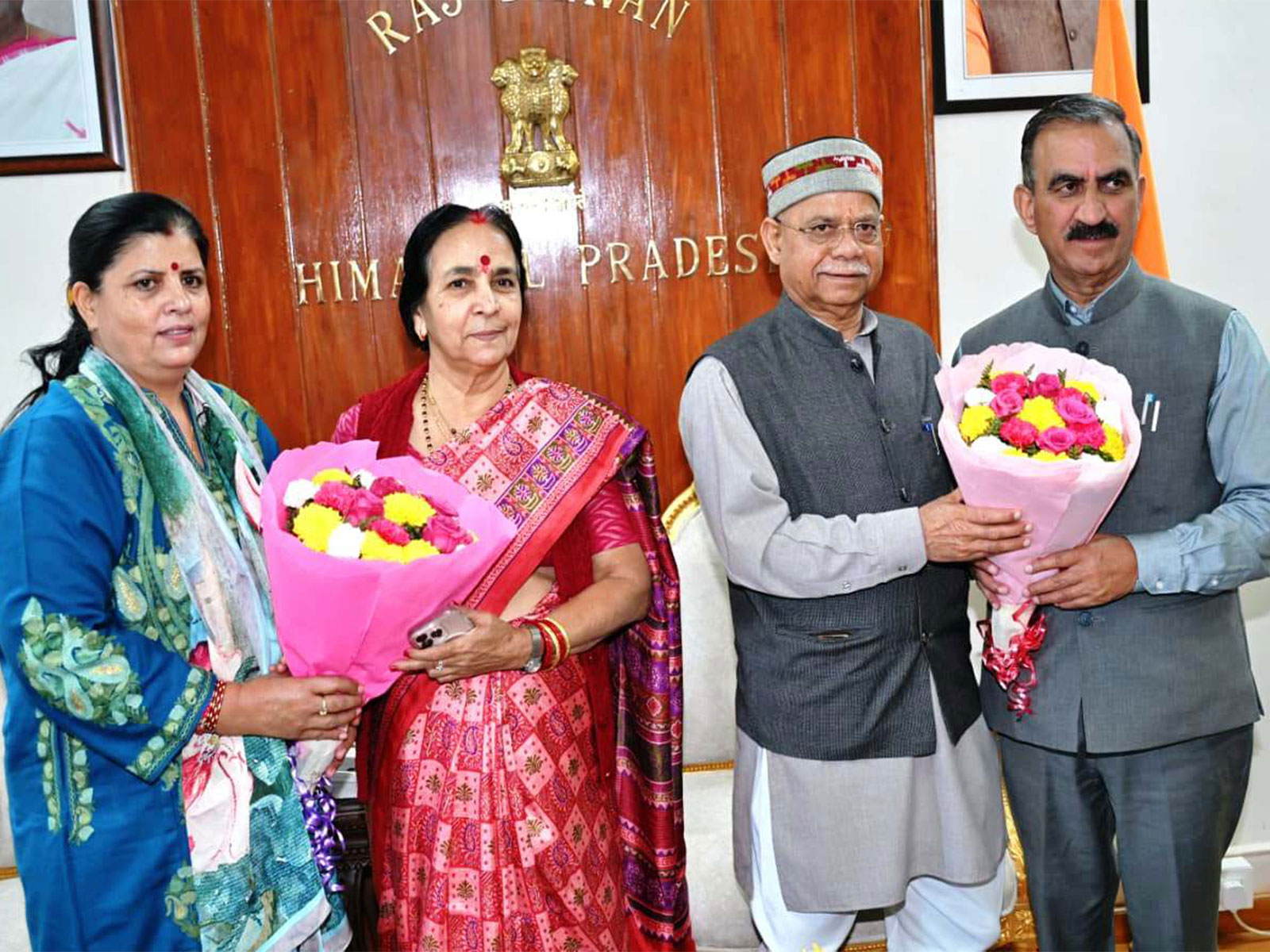 Himachal Pradesh Governor Shiv Pratap Shukla meets CM Sukhvinder Singh Sukhu (Photo/ANI) Himachal Pradesh Governor Shiv Pratap Shukla meets CM Sukhvinder Singh Sukhu (Photo/ANI)