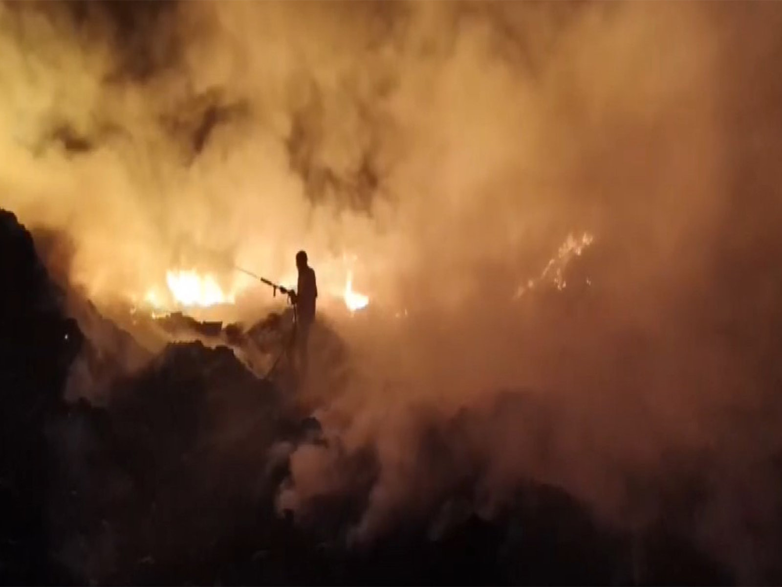Fire breaks out at municipal corporation's dumping site (Photo/ANI) Fire breaks out at municipal corporation's dumping site (Photo/ANI)