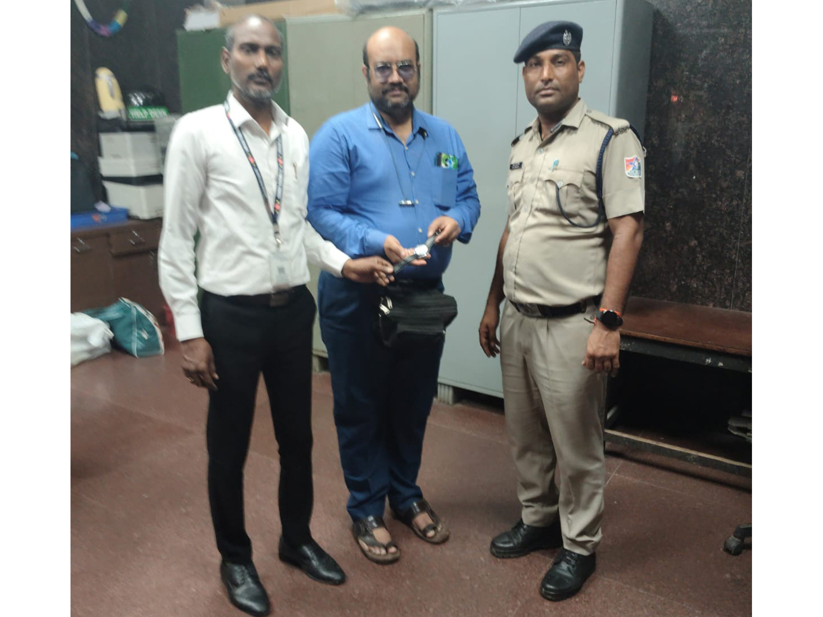 Dr Guru Bruno with Railway staff (Photo/ANI) Dr Guru Bruno with Railway staff (Photo/ANI)