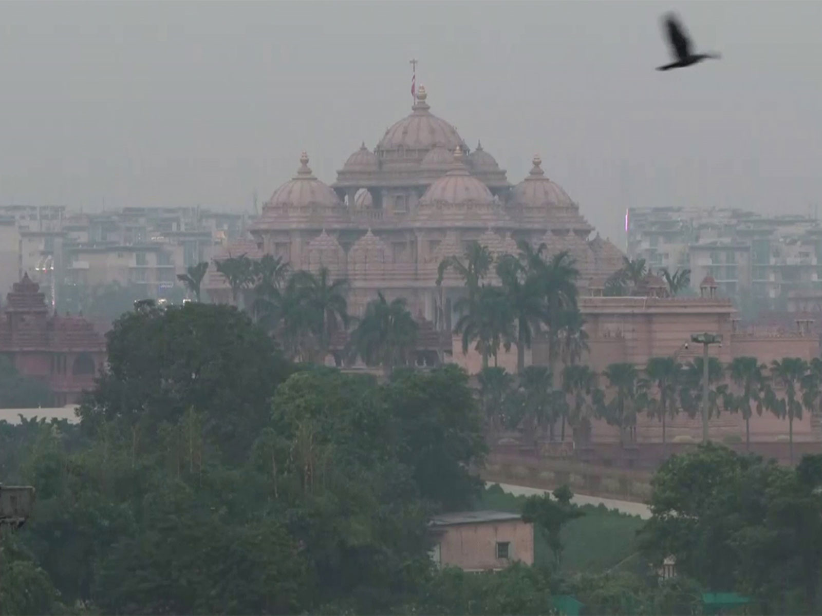 A view of Akshardham Temple area covered with smog as the Air Quality Index (AQI) deteriorates. (Photo/ANI) A view of Akshardham Temple area covered with smog as the Air Quality Index (AQI) deteriorates. (Photo/ANI)