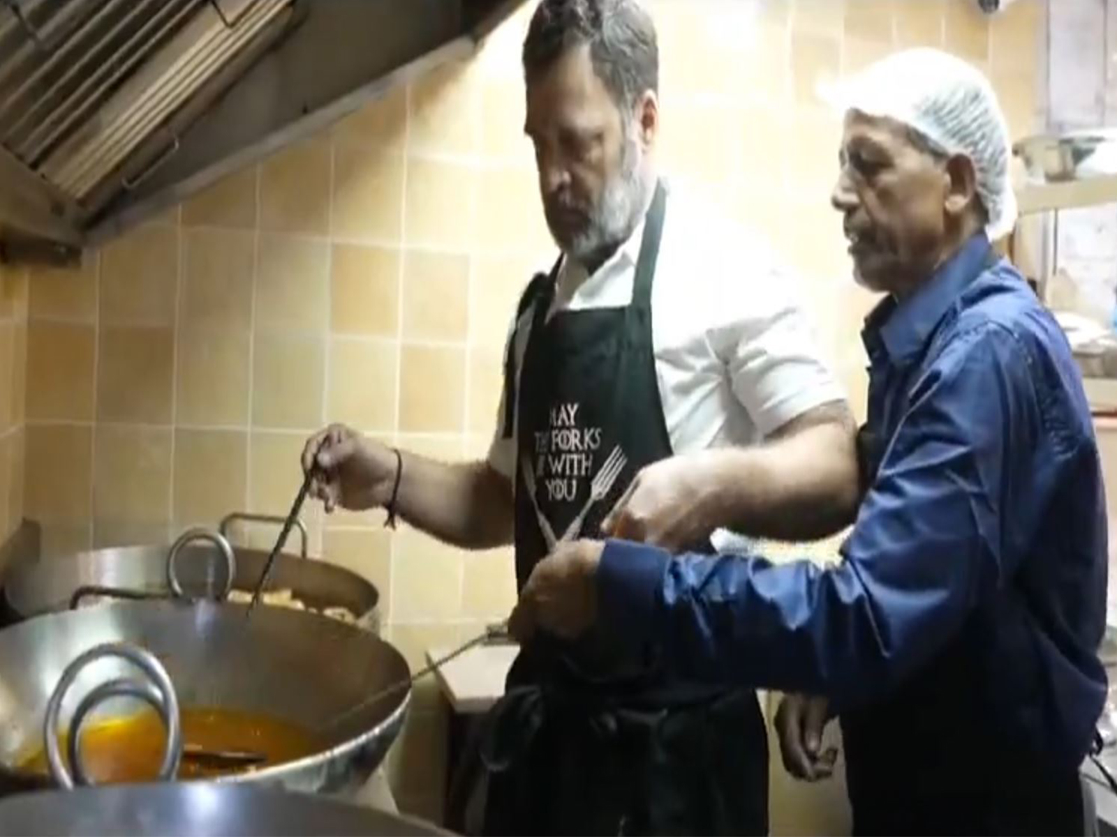 Rahul Gandhi makes Imarti and besan laddus at Delhi’s Ghantewala sweet shop (Photo: x/@RahulGandhi) Rahul Gandhi makes Imarti and besan laddus at Delhi’s Ghantewala sweet shop (Photo: x/@RahulGandhi)