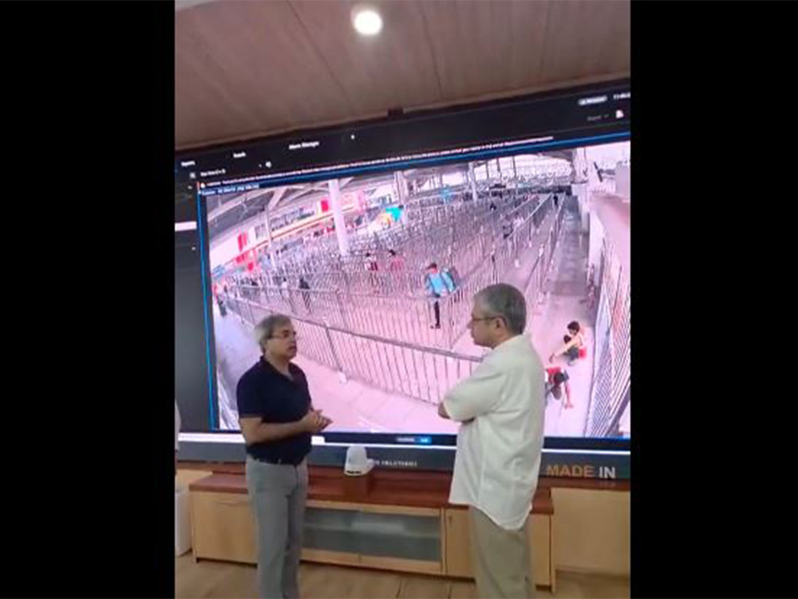 Railways Minister Ashwini Vaishnaw visited War Room at Railway Board (Photo/Ministry of Railway) Railways Minister Ashwini Vaishnaw visited War Room at Railway Board (Photo/Ministry of Railway)