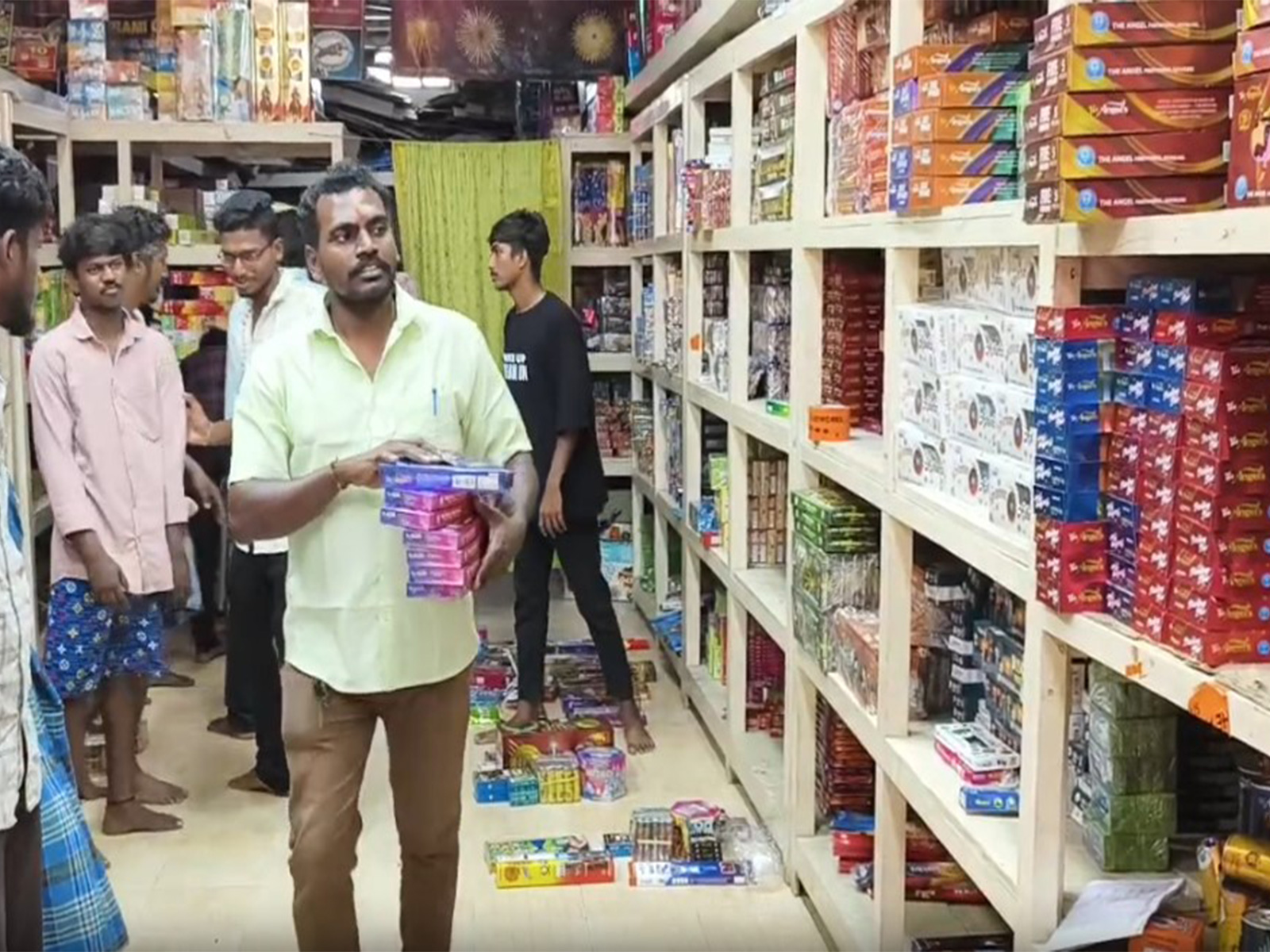 People flock to the markets to purchase firecrackers in Sivakasi area in Tamil Nadu. (Photo/ANI) People flock to the markets to purchase firecrackers in Sivakasi area in Tamil Nadu. (Photo/ANI)