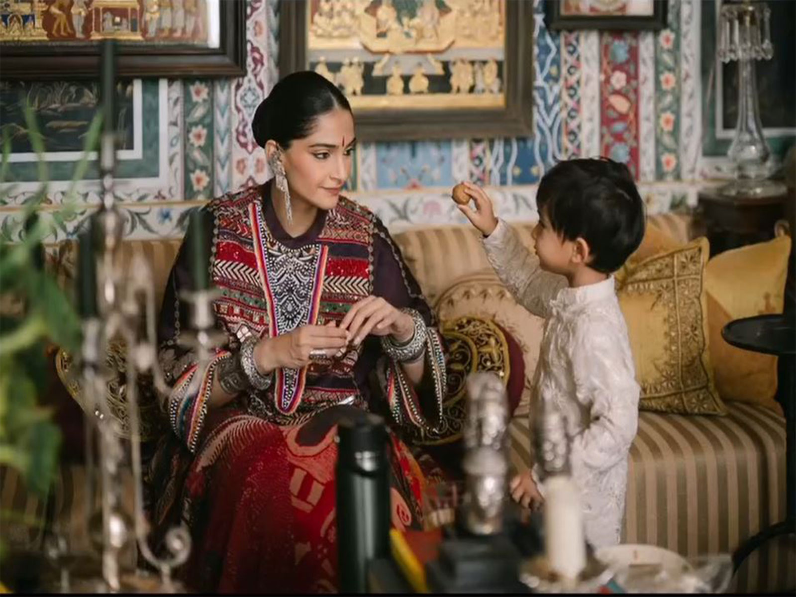 Sonam Kapoor with son (Photo/instagram/@sonamkapoor) Sonam Kapoor with son (Photo/instagram/@sonamkapoor)